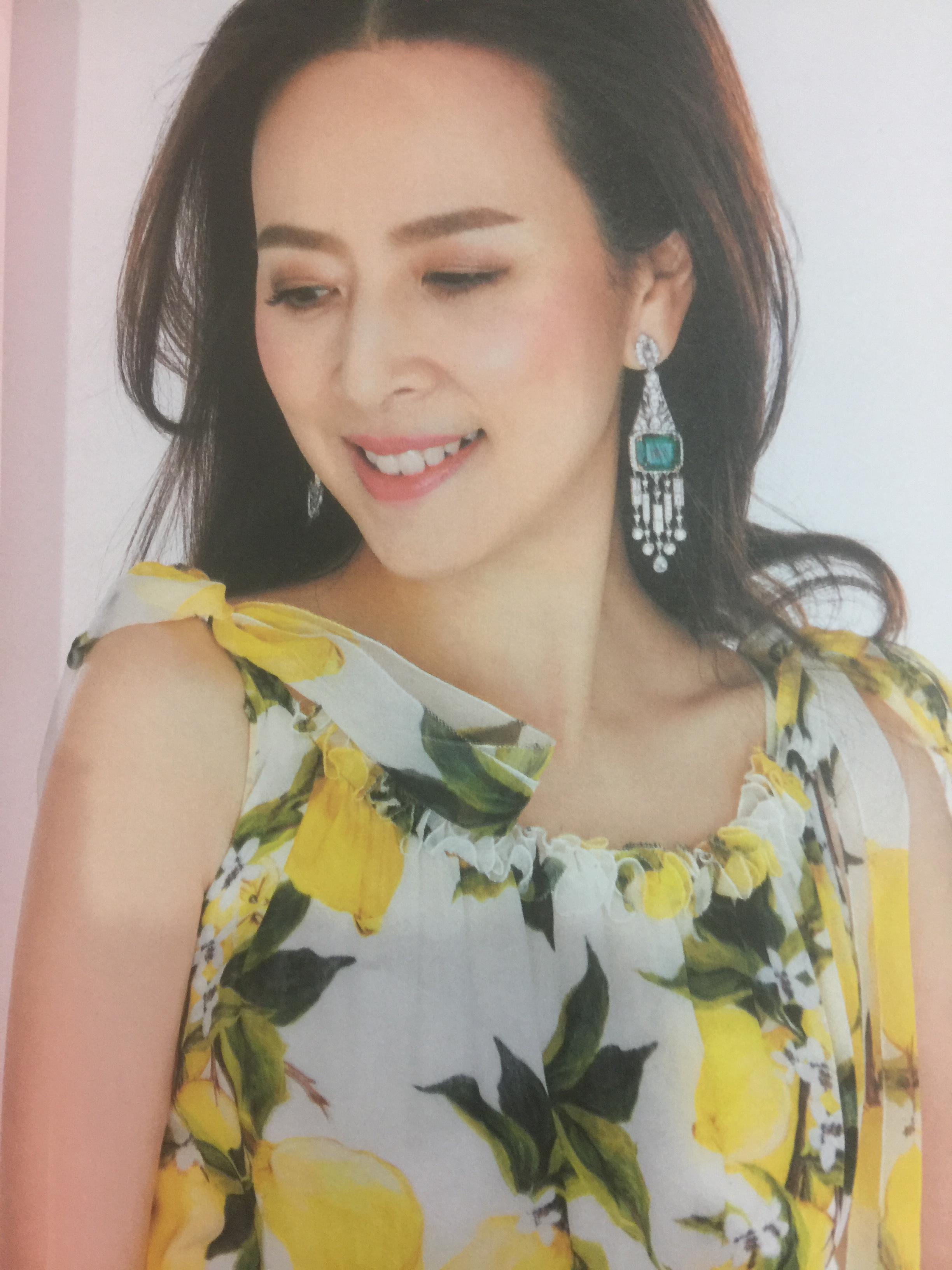 มาดามแป้ง ชีวิตไม่เคยโรยด้วยกุหลาบ. ผู้เขียน นวลพรรณ ล่ำซำ 0 กก.