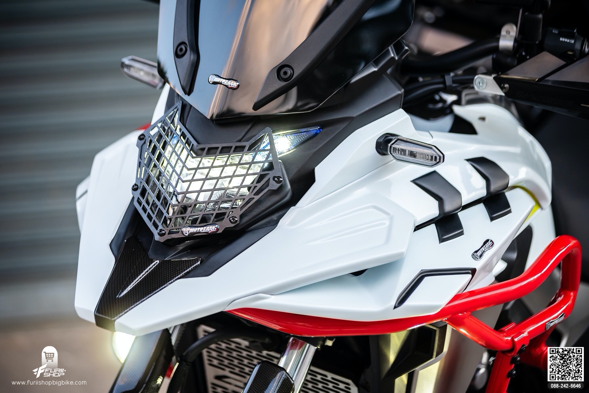 กาบข้างปากนก (สีแดงแก้ว/ขาว/ดำ) MOTOZAAA FOR CB500X 2019