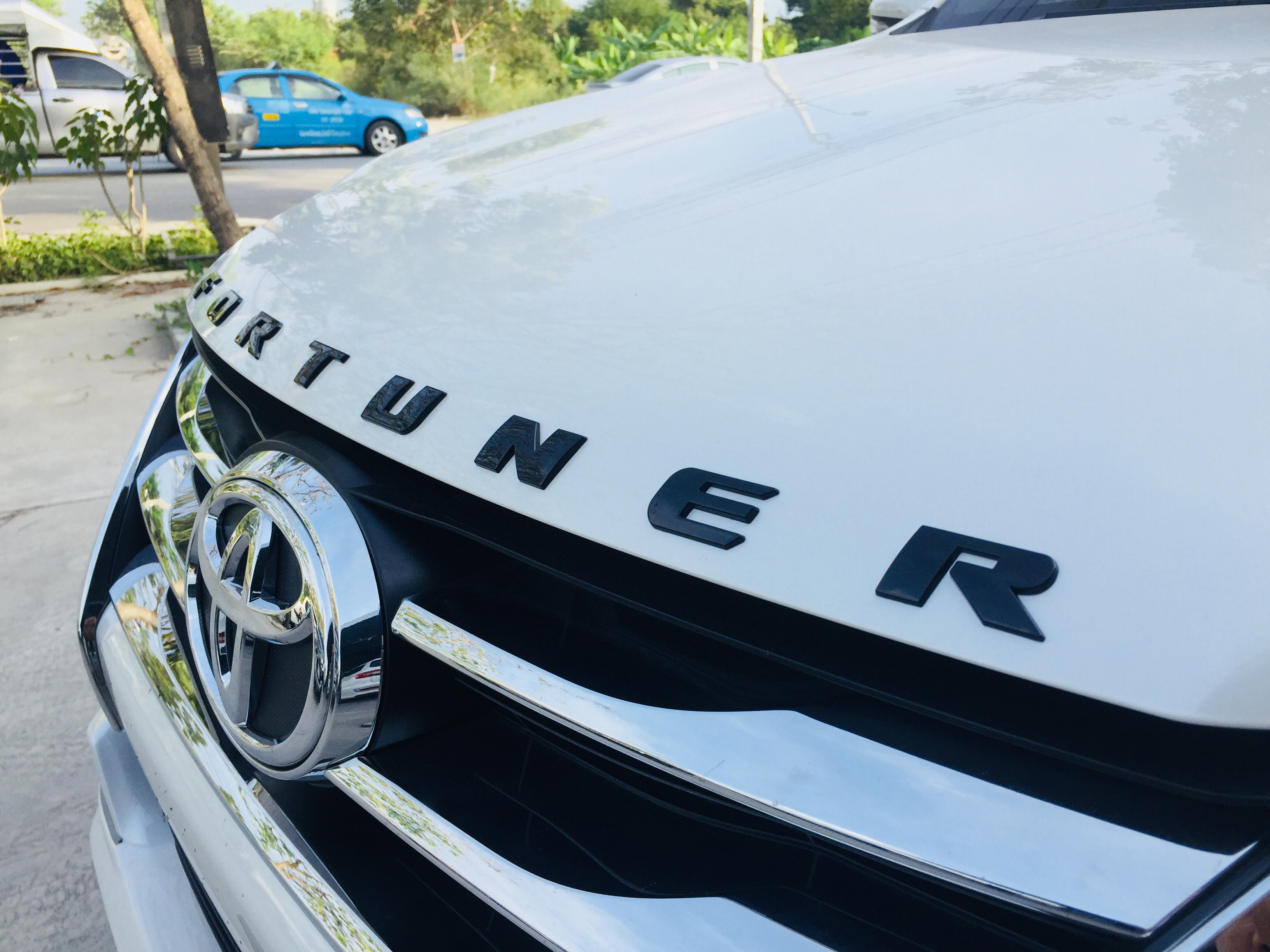 ตัวหนังสือ 3มิติ Fortuner สีดำเงา Black