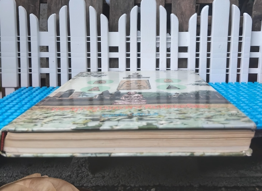 พระพุทธรูปและพระพิมพ์ยอดนิยม โดย บุญเสริม ศรีภิรมย์ ภาพและคำบรรยายกว่า 104 รายการ