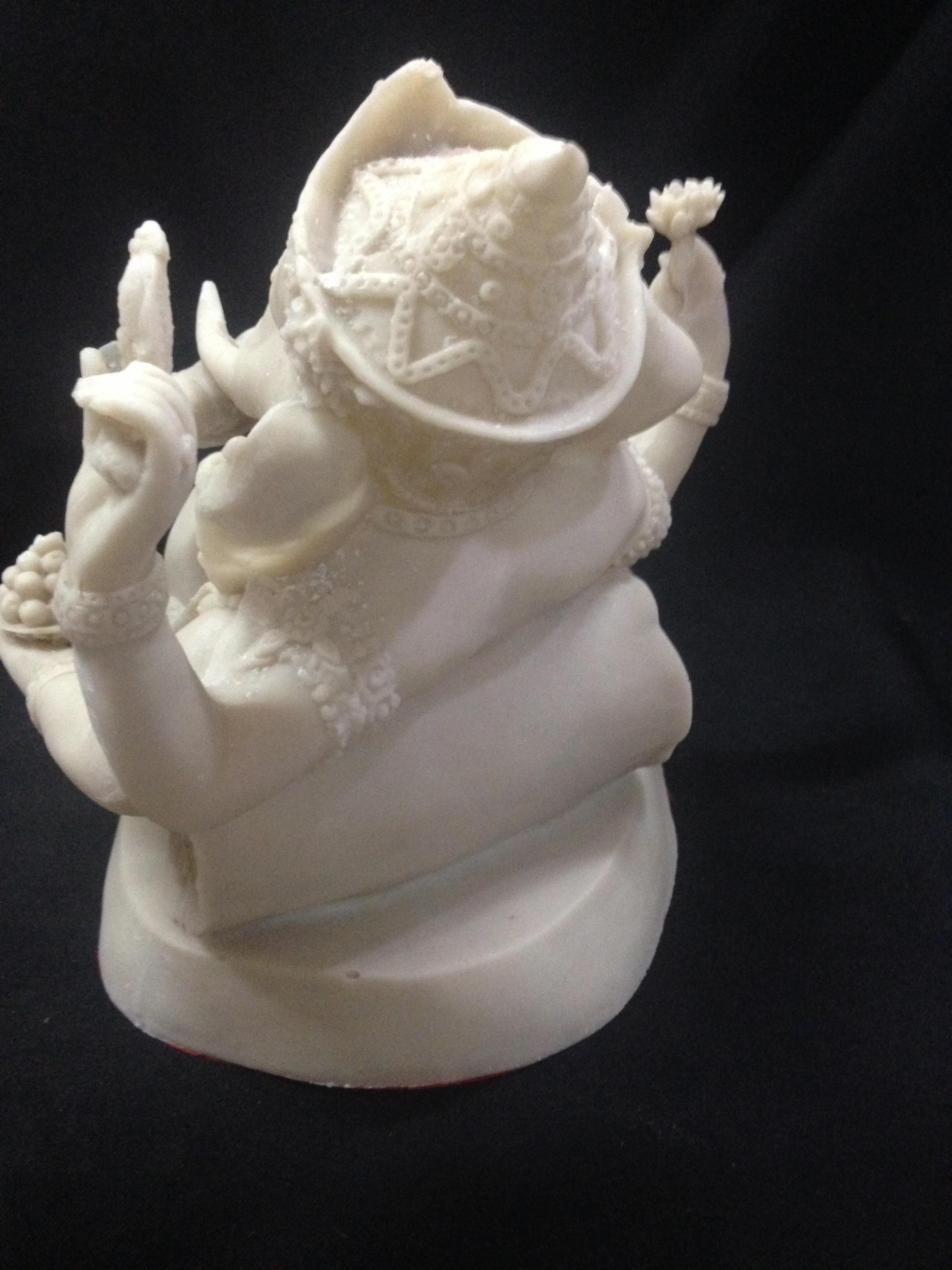 พระพิฆเนศปางนอนเสวยสุข 4 กร เนื้อเรซิ่น สีขาวล้วน