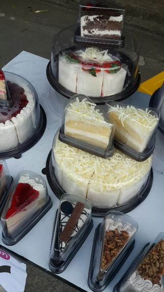 กล่องพลาสติกครอบเค้กสามเหลี่ยมสูง