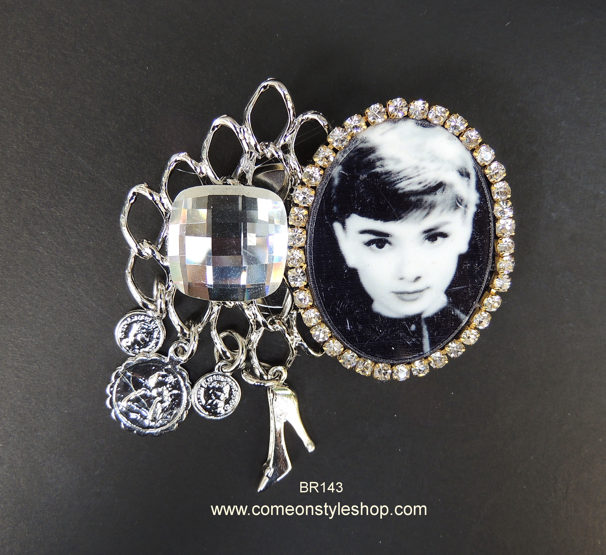 เข็มกลัดแฟชั่น สไตล์วินเทจ ภาพออเดรย์ แฮพเบิร์น Audrey Hepburn 