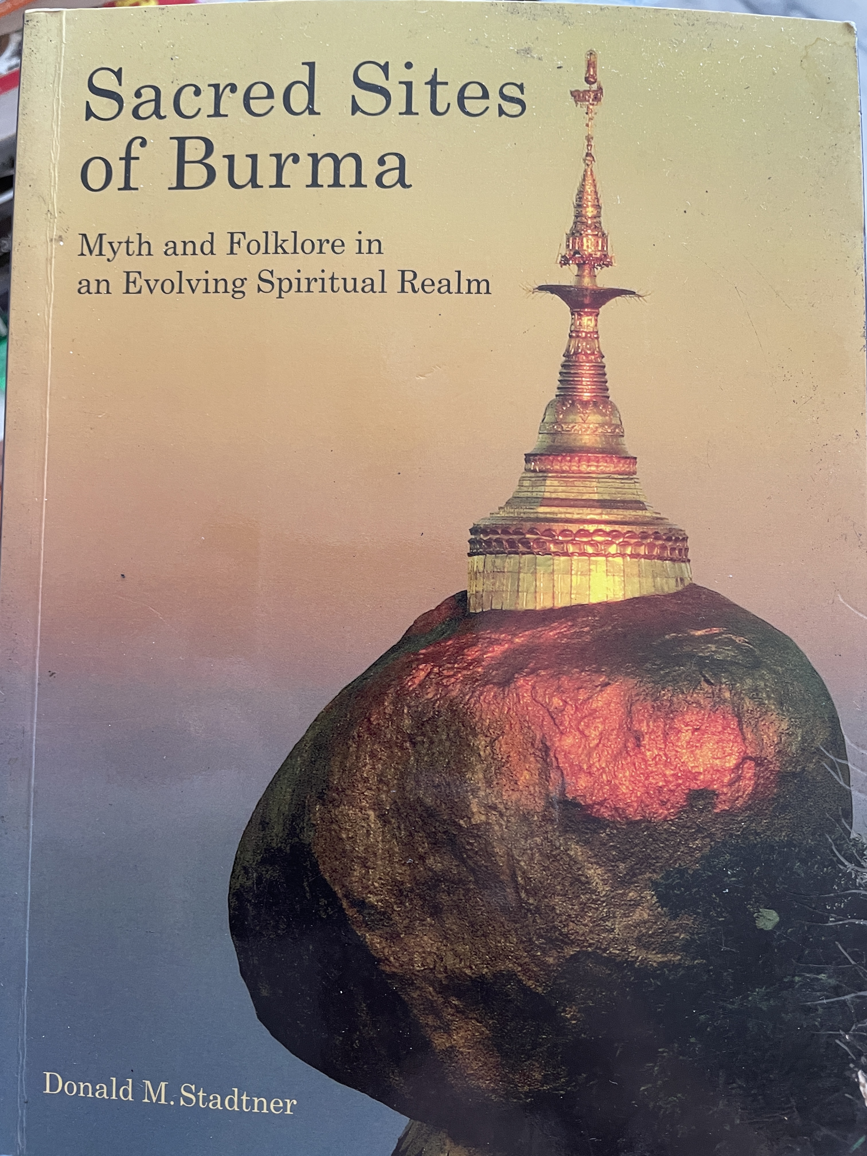 Sacred Sites of Burma. Myth and Folklore in an. Evolving Spiritual Realm. ผู้เขียน Donald M.Stadtner 6 กก.