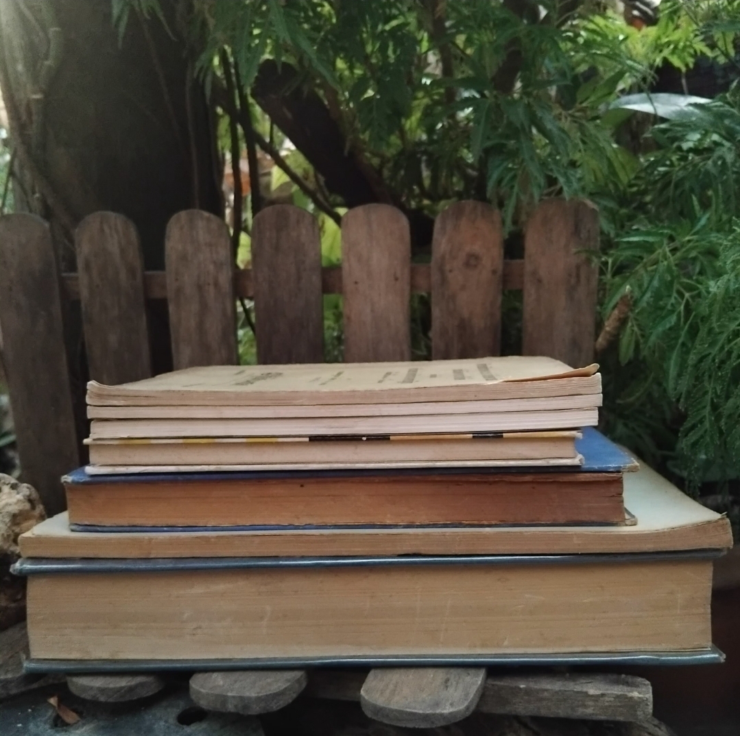 รวมตำรากฎหมายเก่า อาทิ พ.ร.บ.เช็ค, ล้มละลาย, คู่มือกฎหมาย และอื่นๆครับผม ส่วนใหญ่เป็นมือ1 เก่าเก็บครับ