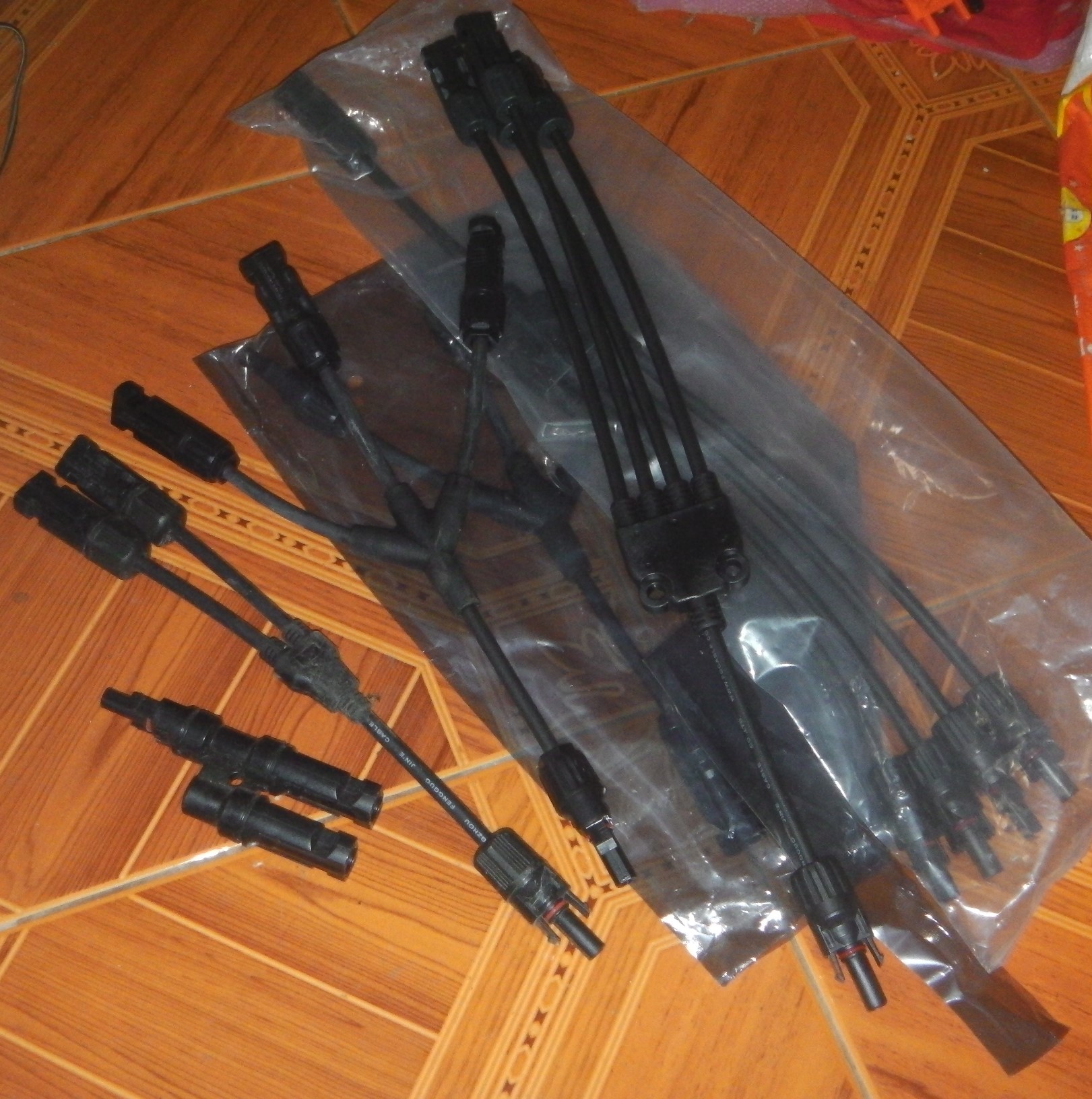 MC4 สายY (เข้า2,3,4ออก1) เชื่อมต่อ แผงโซล่าเซลล์ แบบขนาน