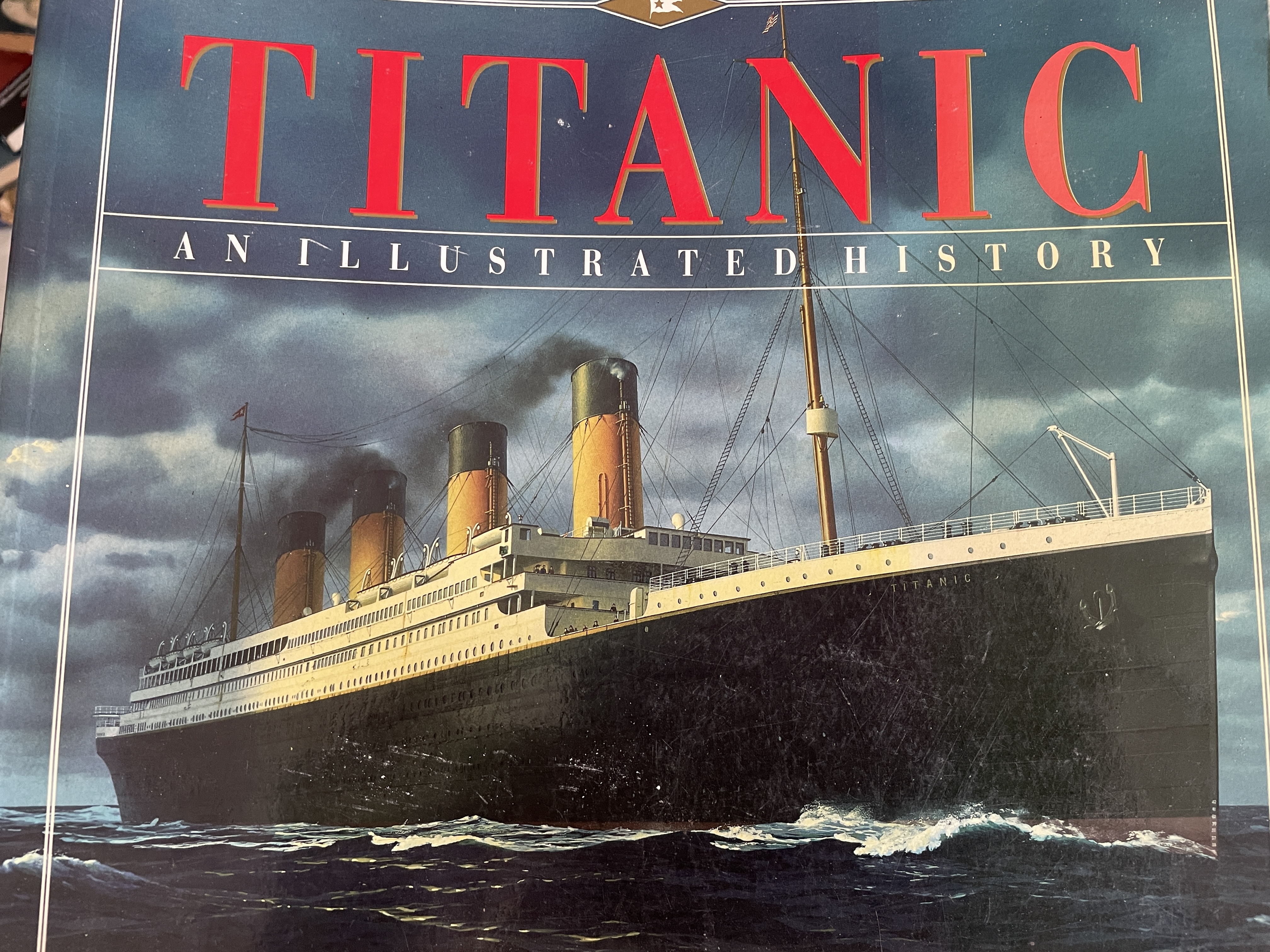 TITANIC. AN. ILLUSTRATED. HISTORY. TEXT BY. DON. LYNCH 6,500 กรัม