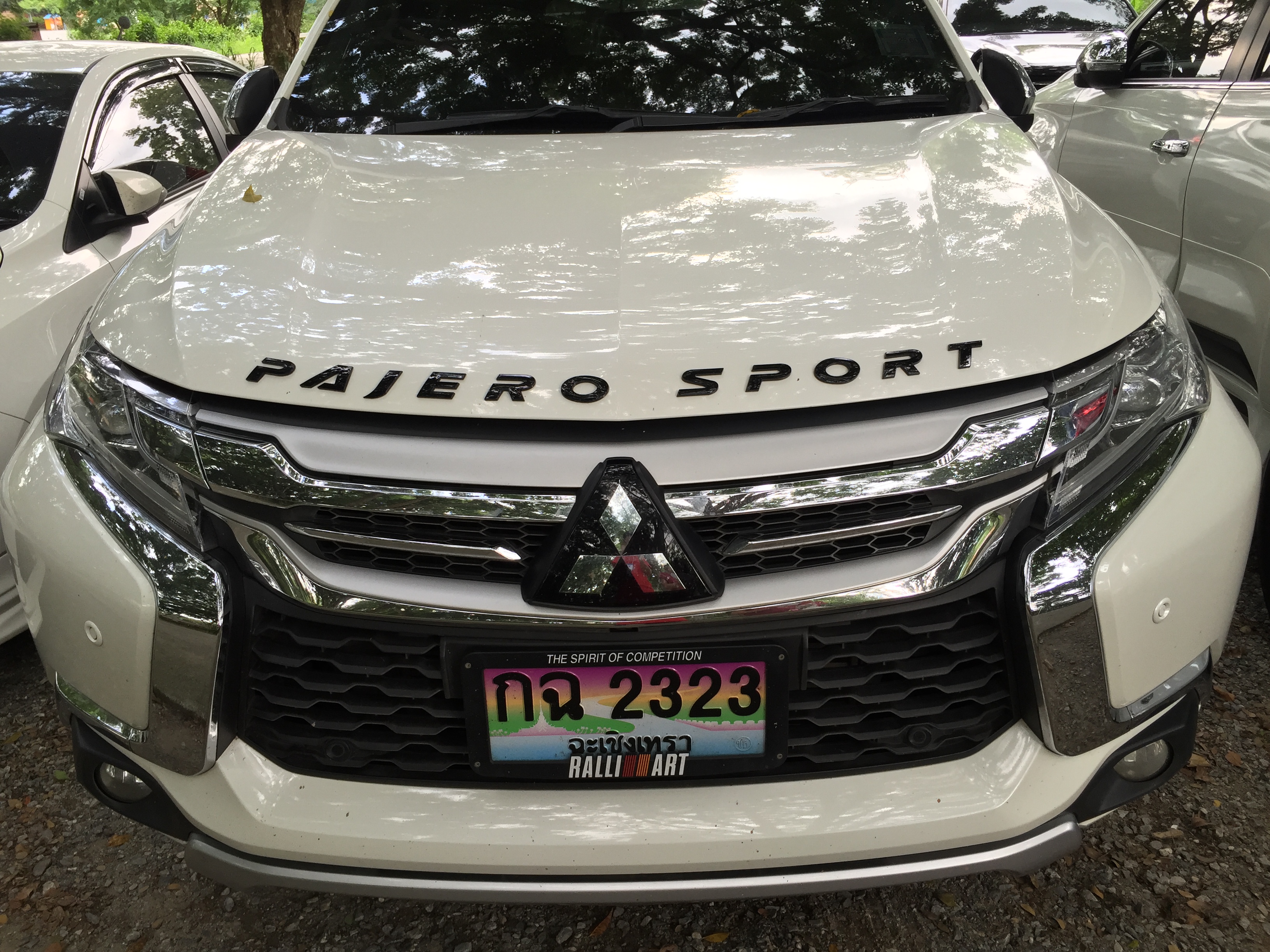 ตัวหนังสือ Pajero Sport สีดำเงา Grossy Black