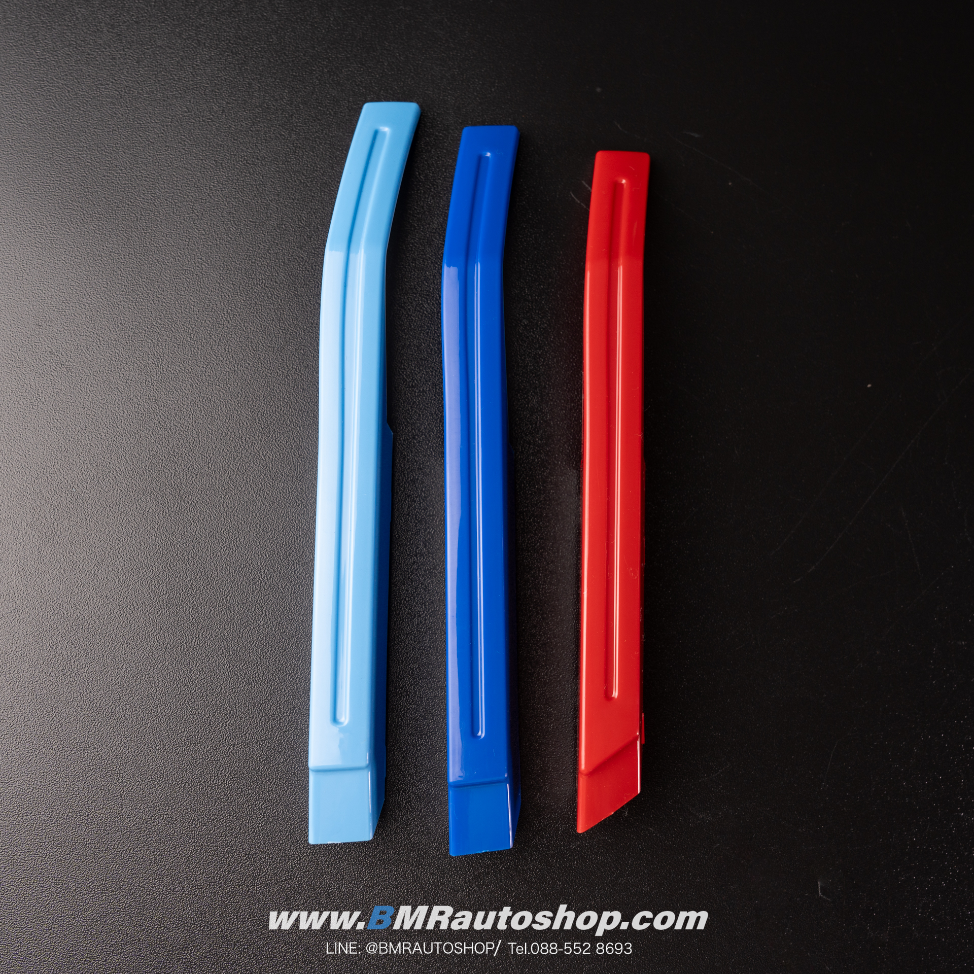 แถบสีพลาสติก M ติดกระจังหน้า BMW i5 / 5series G60