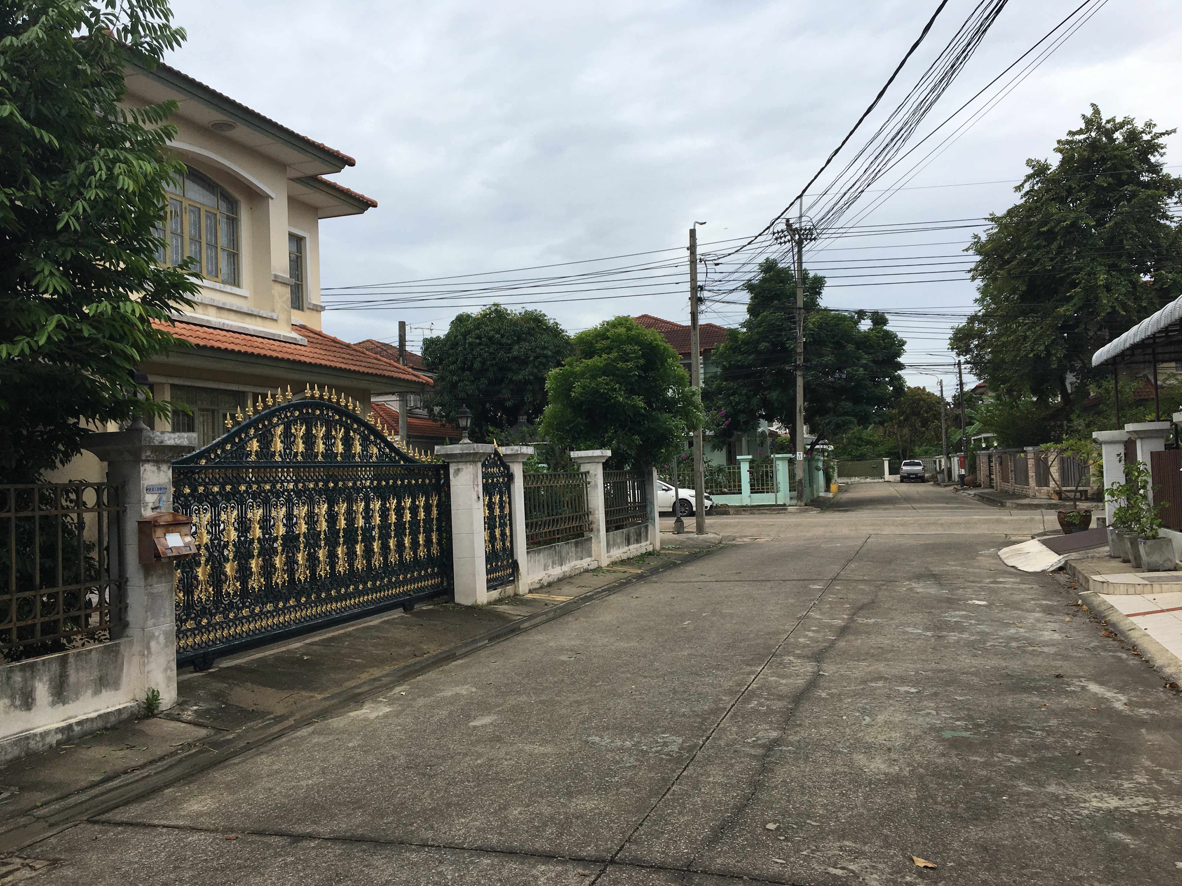 หมู่บ้าน นันทวัน-กาญจนาภิษก 79ตรว. 3นอน3น้ำ 1ห้องรับแขก 1ห้องโถง 1ห้องครัว ที่จอดรถ 2คัน โครงการติดถนนกาญจนภิเษก ระบบรักษาความปลอดภัย 24 ชม.