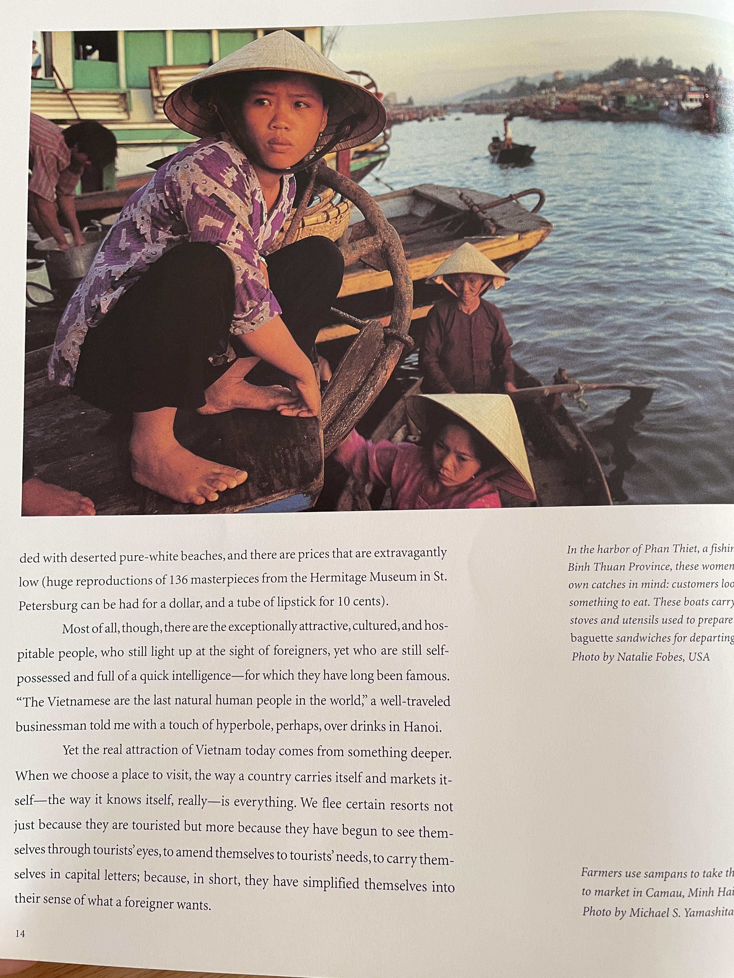 PASSAGE TO. VIETNAM. THROUGH THE. EYES OF SEVENTY PHOTOGRAPHERS. 0 กก.