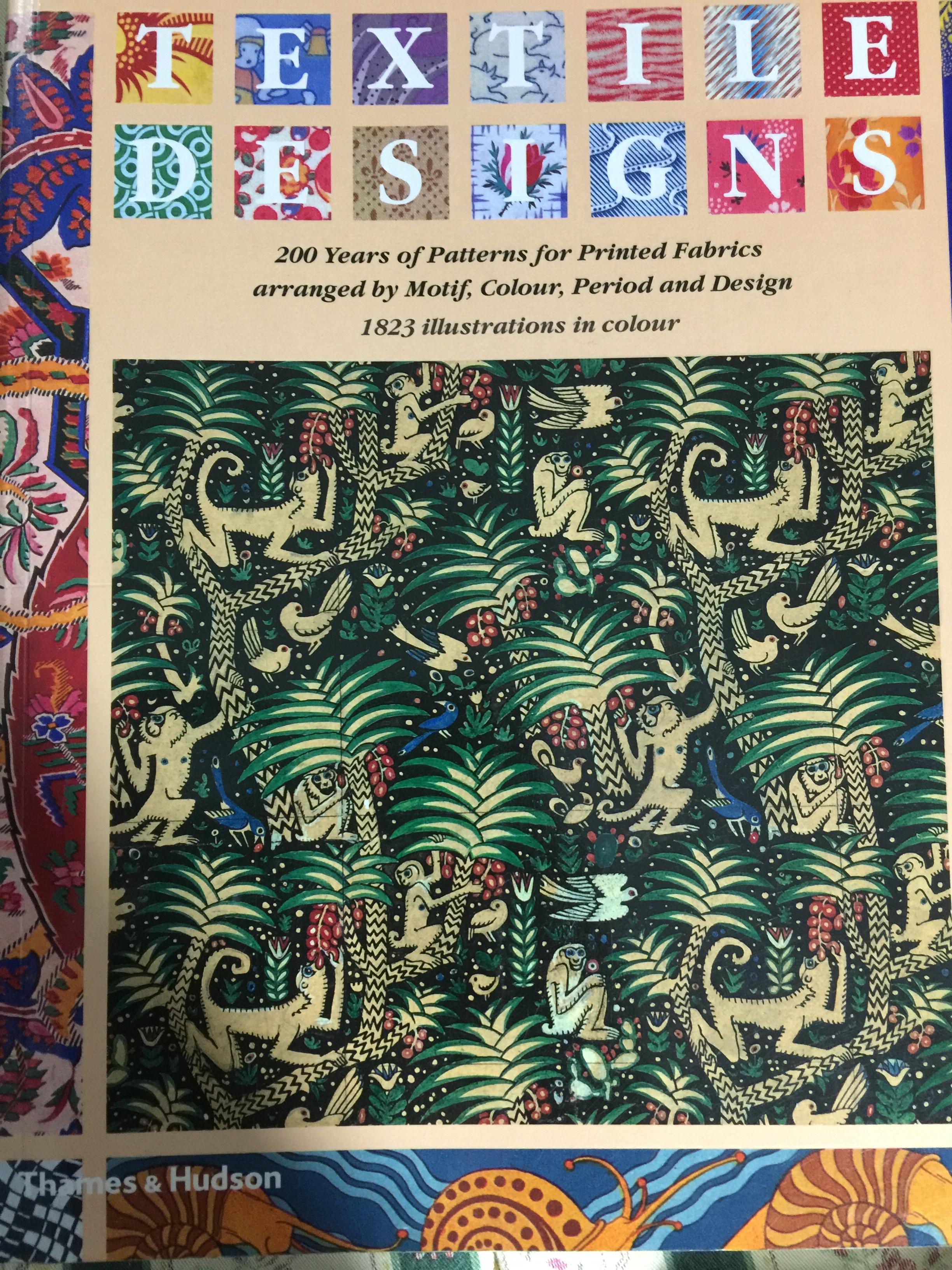 TEXTILE DESIGNS. 200 Years of Patterns for Printed Fabrics arranged by Motif Colour. Period and Design. 1823 illustrations in colour 0 กก.