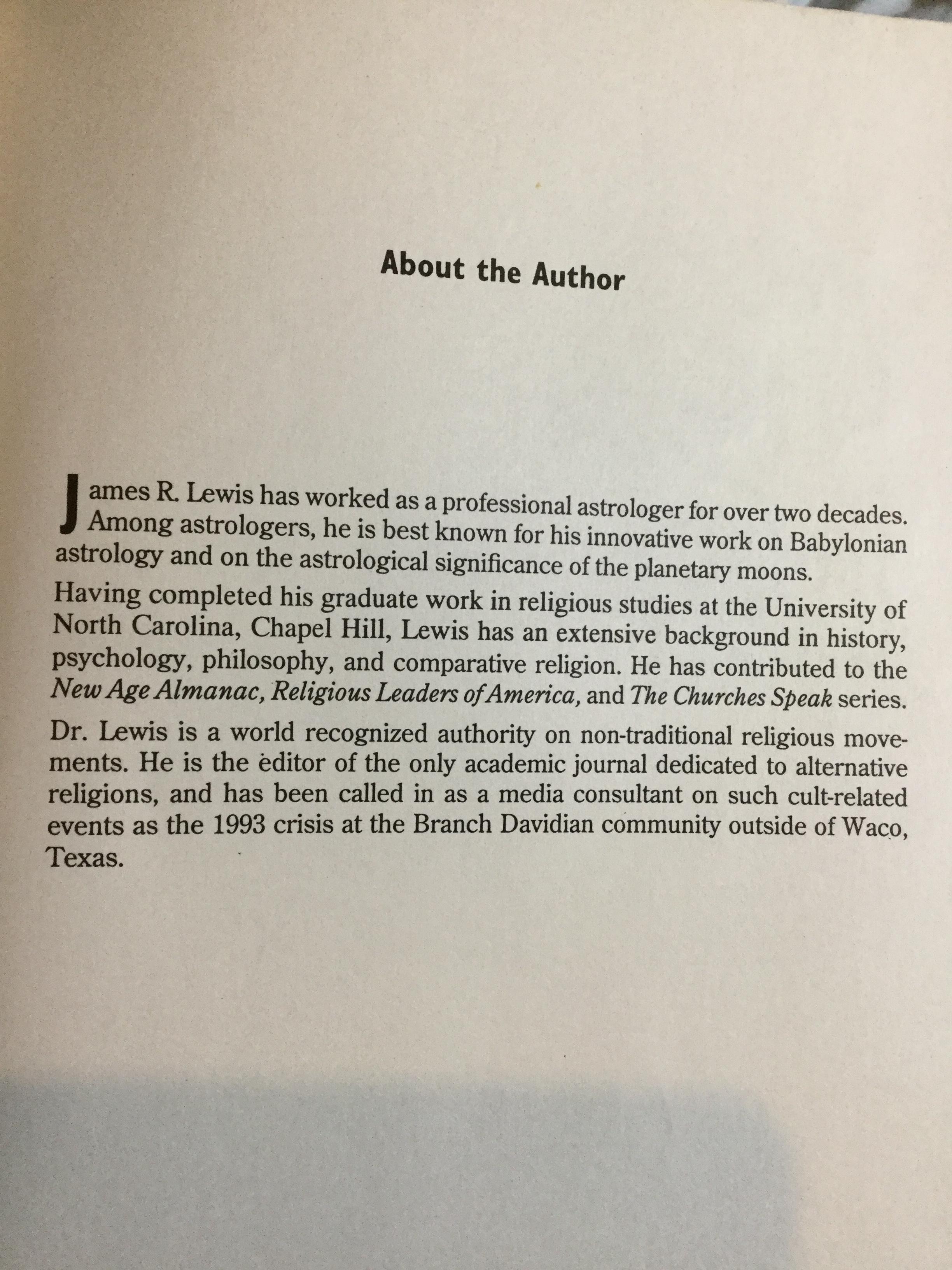 ASTROLOGY ENCYCLOPEDIA. ผู้เขียน James R.Lewis 0 กก.