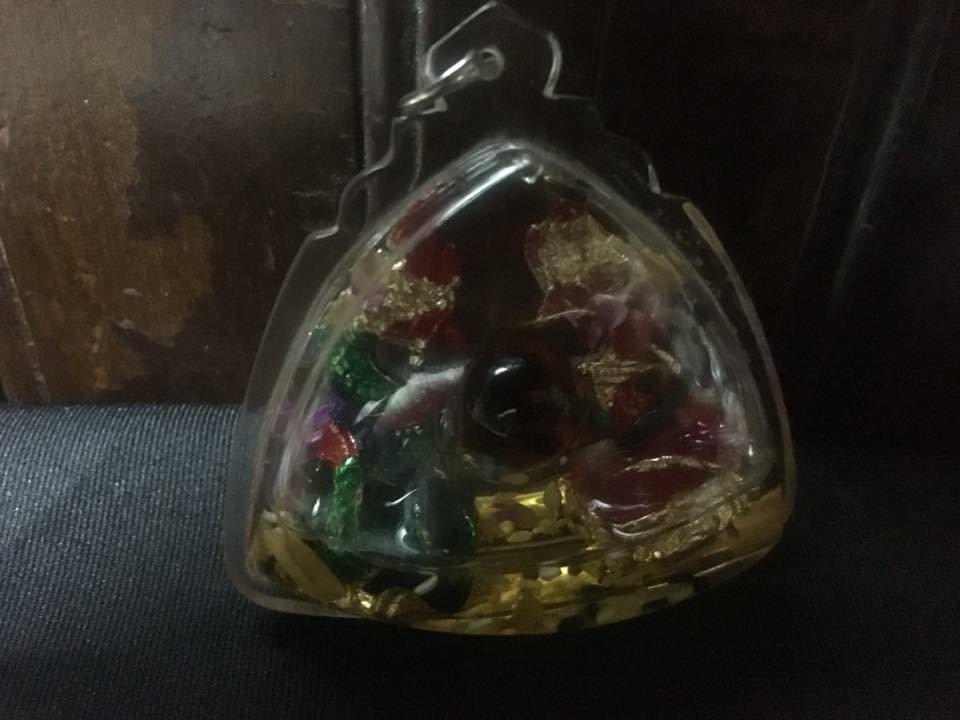 กรอบพญานาคในน้ำมันจันทร์ 2 องค์ ใหญ่