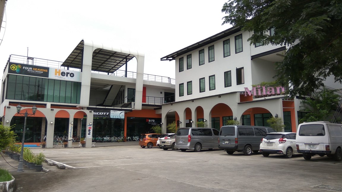 0295 สำนักงานให้เช่า 40-180 ตรม. Panini Plaza ติดถ. ลาดกระบัง ใกล้สนามบินสุวรรณภูมิ