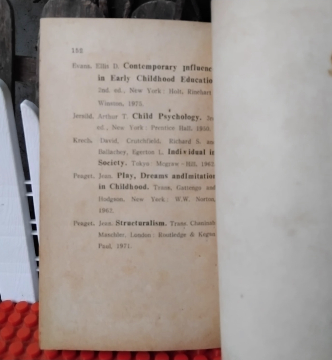 การละเล่นของเด็กลานนาไทยในอดีต โดย สุรสิงห์สำรวม ฉิมพระเนาว์ แนวคิดการมองโลกและปรับตัวของเด็ก เทียบมือ1