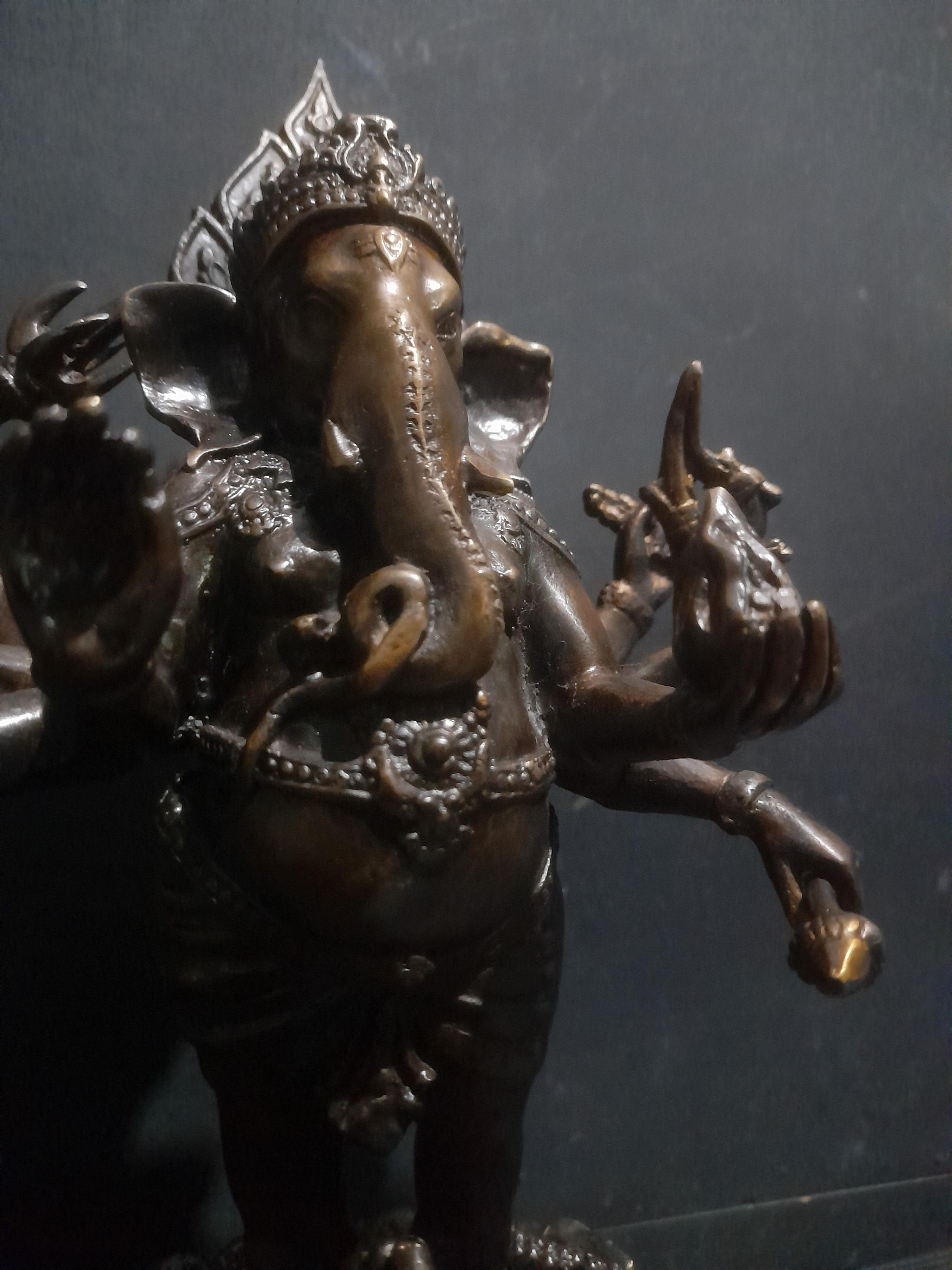 พระพิฆเนตร 8 กร เนื้อทองเหลืองขนาด สูง 8 นิ้ว เหมาะสำหรับข้าราชการ