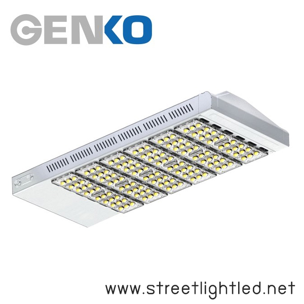โคมไฟถนน LED 240w ยี่ห้อ GENKO (แสงขาว)
