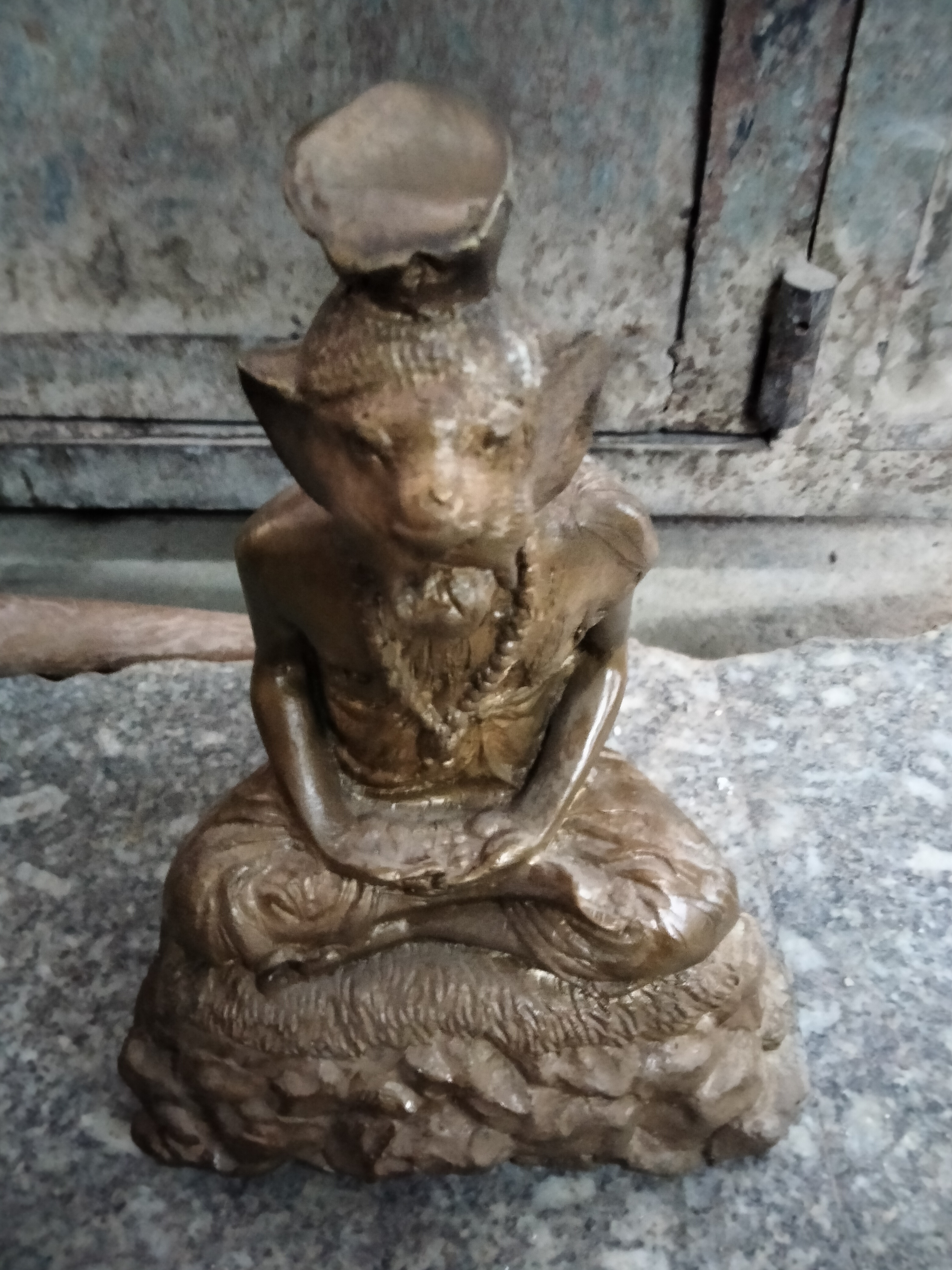 ปู่เจ้าสมิงพราย รูปหล่อทองเหลือง ปางนั่งขัดสมาธิ