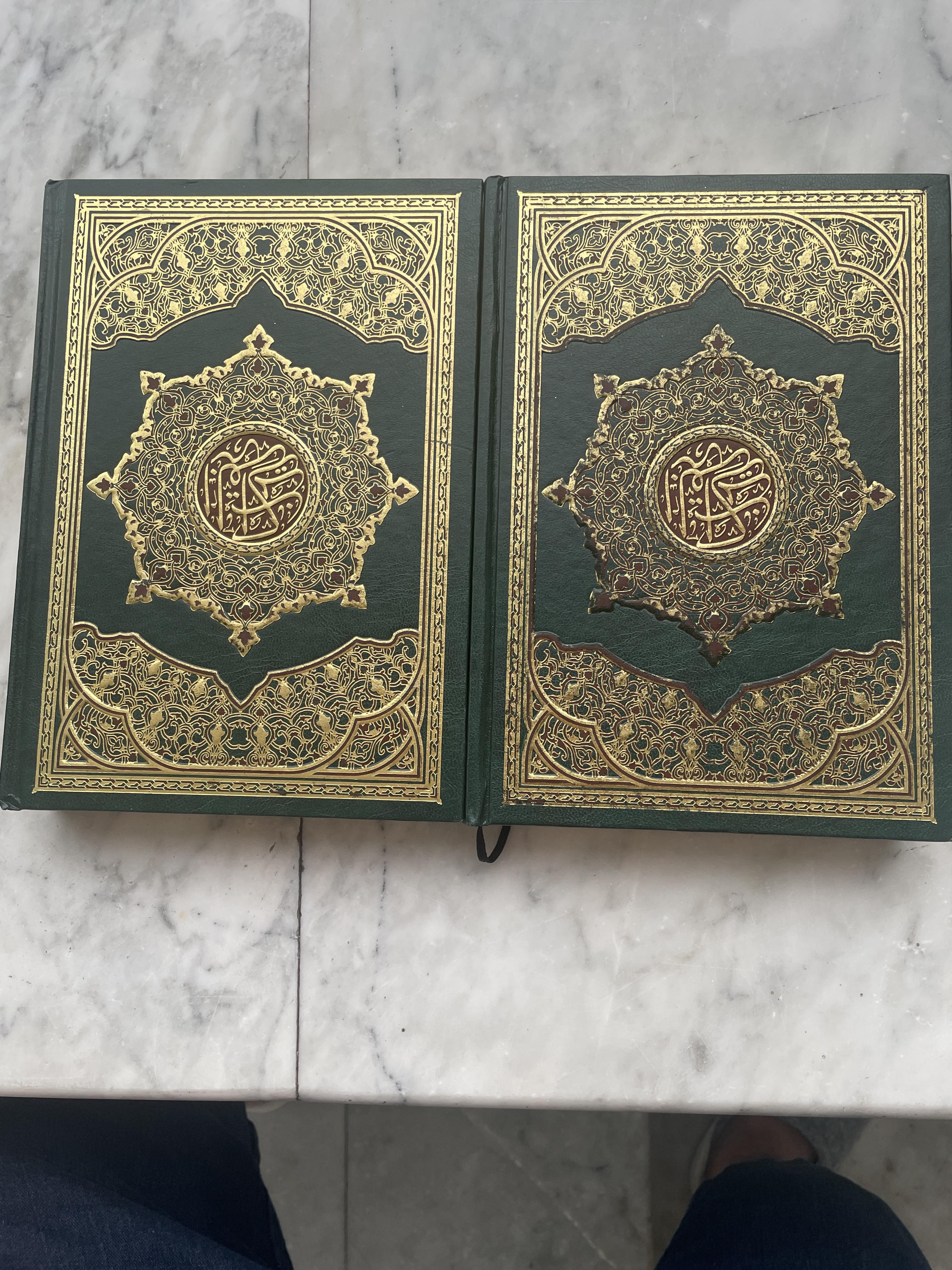 คัมภีร์ KORAN. ภาษาอาหรับรวม 2 เล่ม 10 กก.