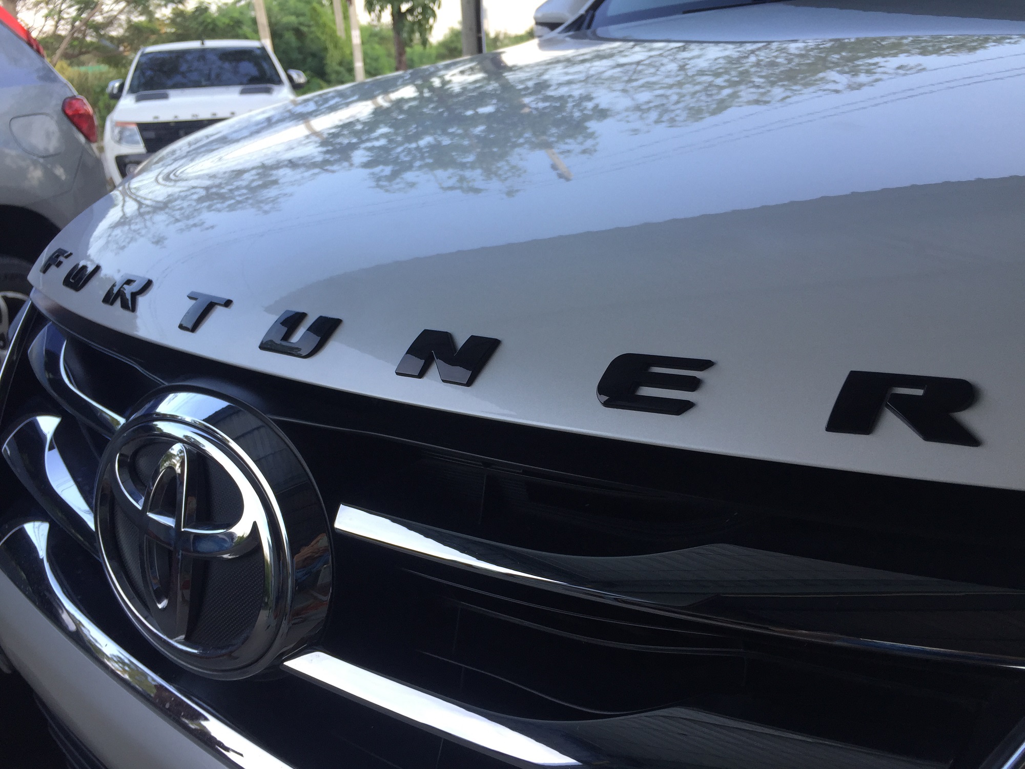 ตัวหนังสือ 3มิติ Fortuner สีดำเงา Black
