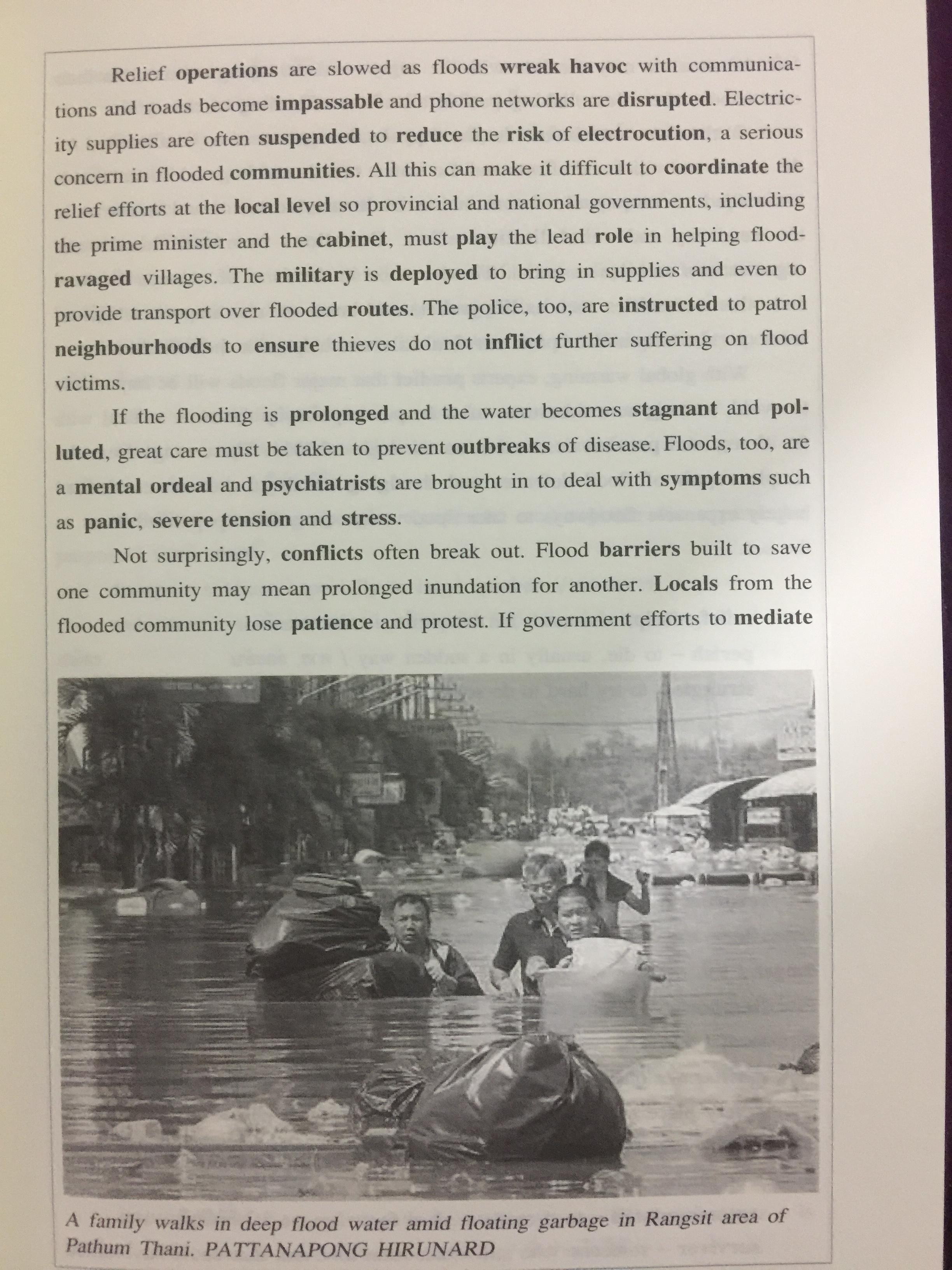 ประเทศไทยจมน้ำ. THAILAND SUBMERGED เรียนภาษาอังกฤษ จากมหาอุทกภัย ข่าวน้ำท่วมใหญ่ปี พ.ศ.2554 ที่เล่าผ่านหน้าหนังสือพิมพ์บางกอกโพสต์ พร้อมแบบฝึกหัดสำหรับผู้เรียนภาษาอังกฤษ แถม CD 1 แผ่น 0 กก.
