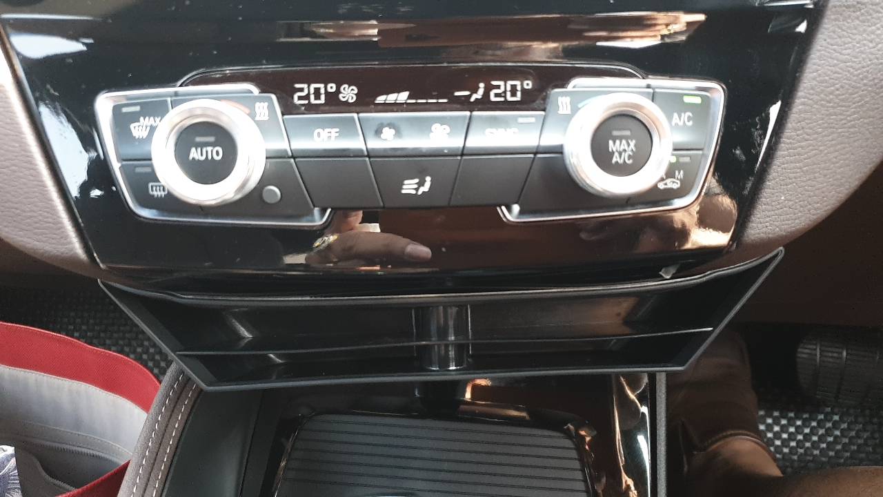 ที่เก็บของเอนกประสงค์ติดคอนโซลหน้า BMW X1 F48, X2 F39 IN0124