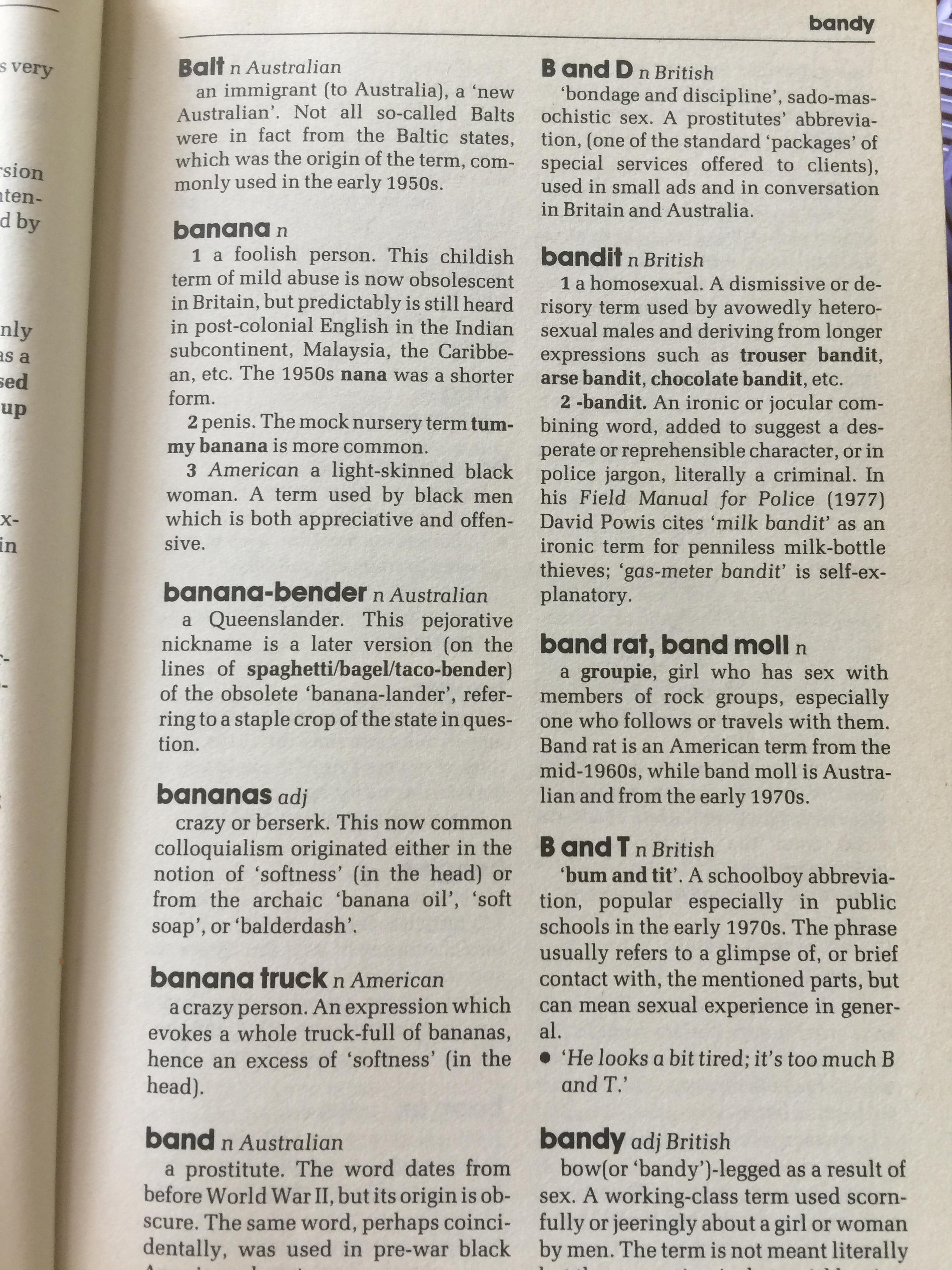 THE DICTIONARY OF CONTEMPORARY SLANG. more than 5,000 racy and raffish colloquial. ผู้เขียน Tony Thorne 800 กรัม
