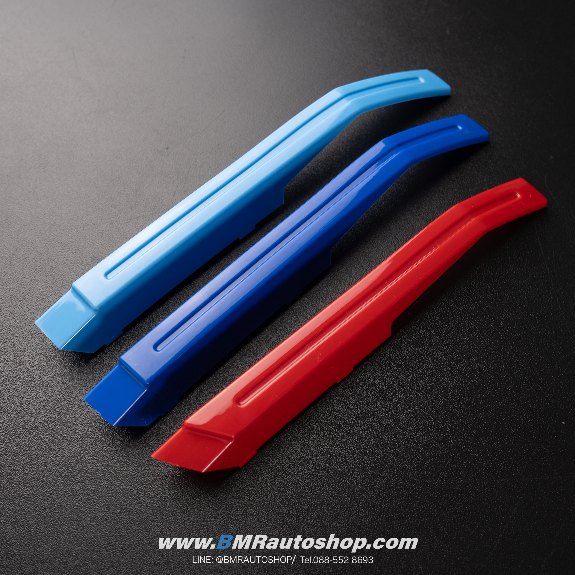 แถบสีพลาสติก M ติดกระจังหน้า BMW i5 / 5series G60