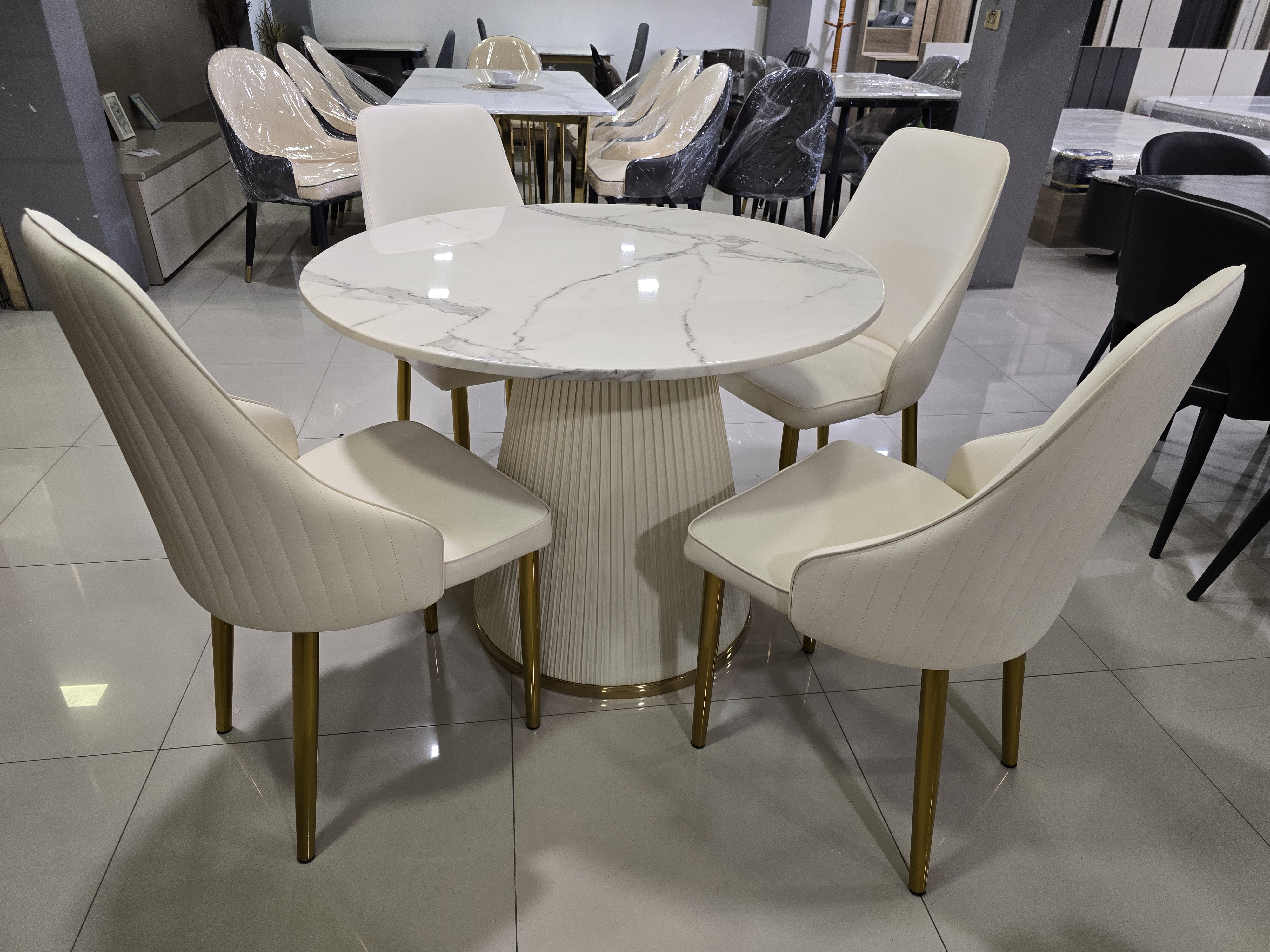 ชุดโต๊ะกินข้าว 4 ที่นั่ง รุ่น Kiwi โต๊ะกลม