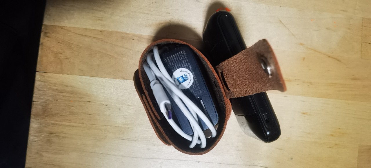 Gadget Bag กระเป๋าใส่อุปกรณ์มือถือ แบบพกพาง่าย สายชาร์จ Adapter อะแดปเตอร์ ของพรีเมี่ยม ของที่ระลึก