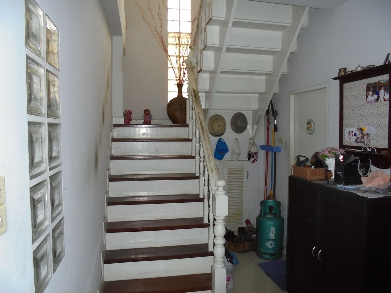หมู่บ้านศิลปการพาร์ค1-บ้านกล้วย 61.6 ตร.ว.หน้าบ้านไม่ชนใคร เป็นส่วนตัว ติดสวนบรรยากาศดี 3นอน 3น้ำ 1ห้องครัว 1ห้องรับแขก 1ที่จอดรถ ห่างจากถนน กาญจนาภิเษก 2 กม. ใกล้รถไฟฟ้าสายสีม่วง