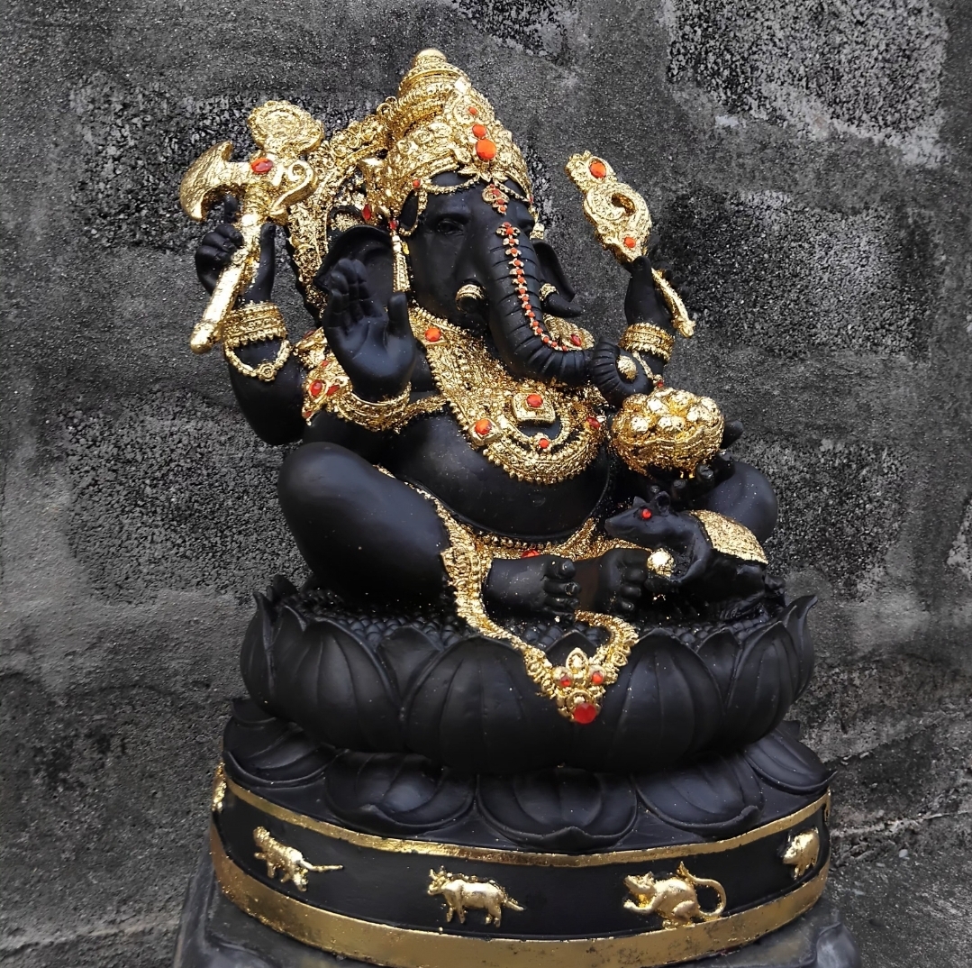 พระพิฆเนศ สูง 17 นิ้ว ประทับฐาน 12 นักษัตร ปิดแผ่นทองคำ