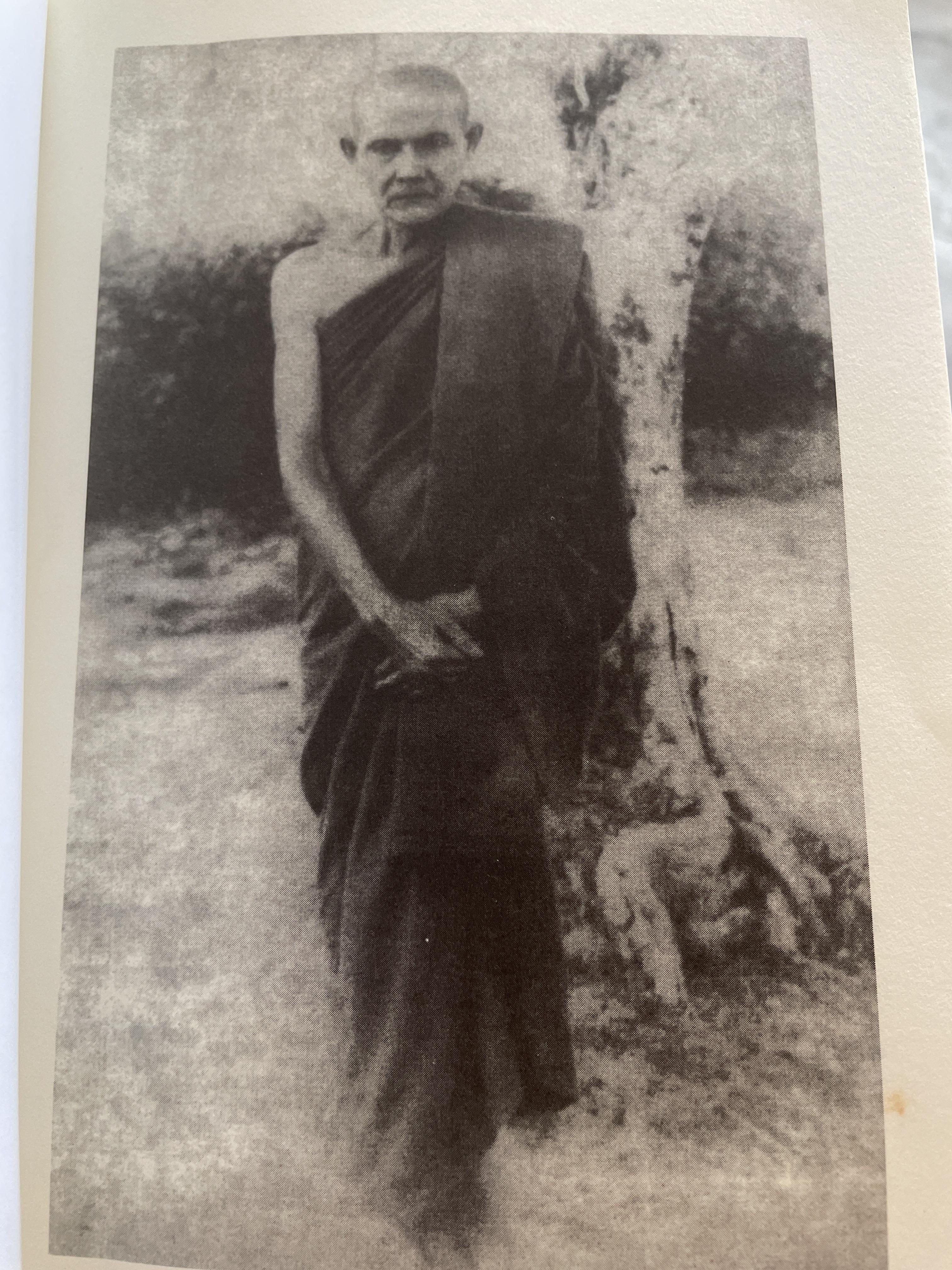 ท่านพระอาจารย์มั่น ภูริทตฺตเถระ ชีวประวัติ ธรรมเทศนา ทุตะโตทัย บทประพันธ์ และธรรมบรรยาย มุตโตทันธรรมเทศนาชุดแรก บันทึกโดย พระภิกษุวิริยัง 1 กก.