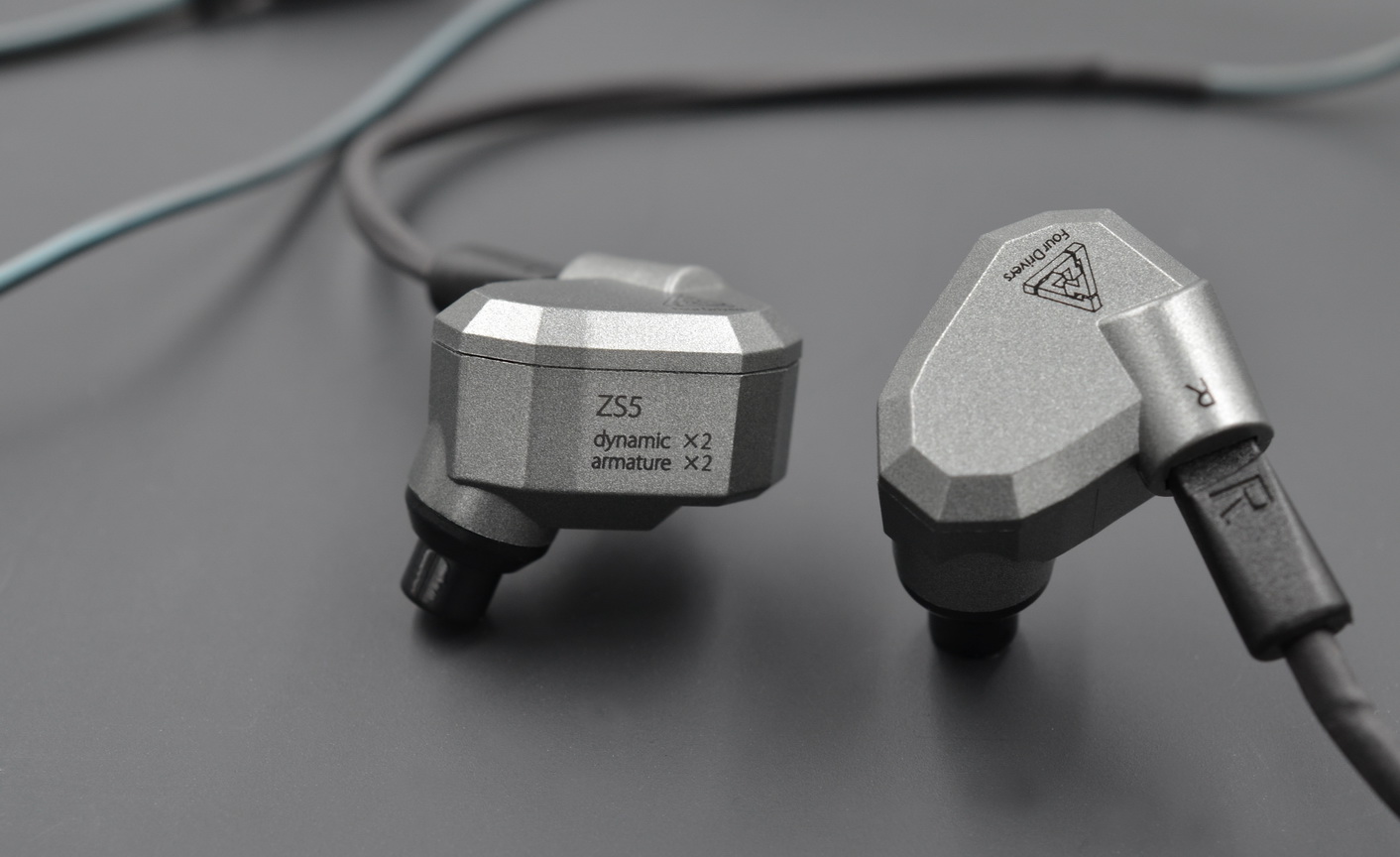 ขาย KZ ZS5 หูฟัง Hybrid 4 ไดร์เวอร์ 2DD+2BA ระดับ Hi-Fi ถอดสายได้