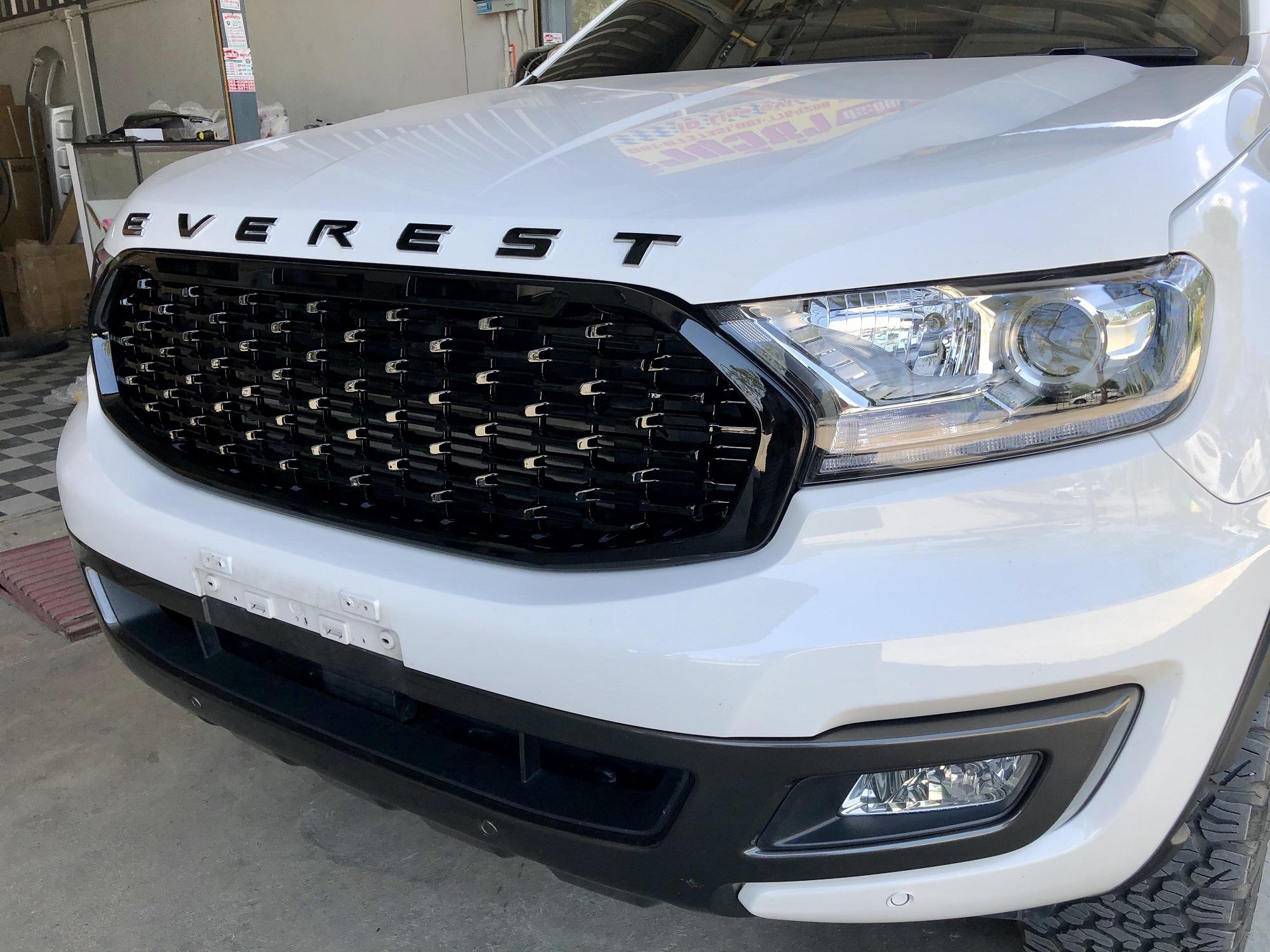 กระจังหน้า Foro Everest2.0 2019-2021 สีดำเงา