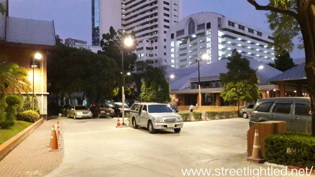 ผลงานติดตั้งเสาไฟถนน และ โคมไฟถนน เดือน มี.ค.60 (หน่วยงานวัดเซ็นต์หลุยส์ สาทร)