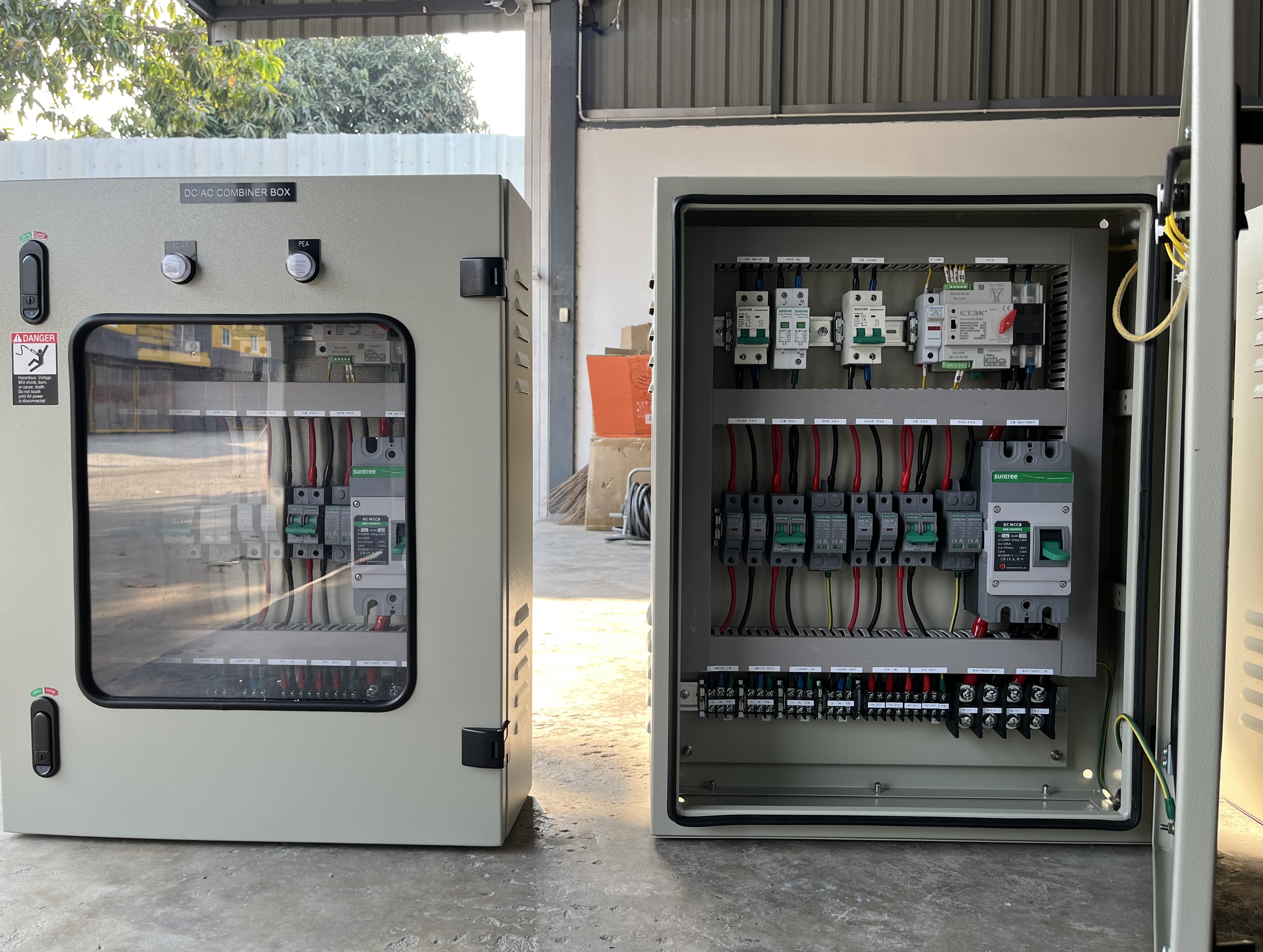 ตู้ไฟสำเร็จ Combiner Box On/Off grid ตู้อลูมิเนียมไม่เป็นสนิม แบรนด์ SolarCellDIY สำหรับขนาด 5kW-10kW 2String (1Phase) อุปกรณ์Suntree