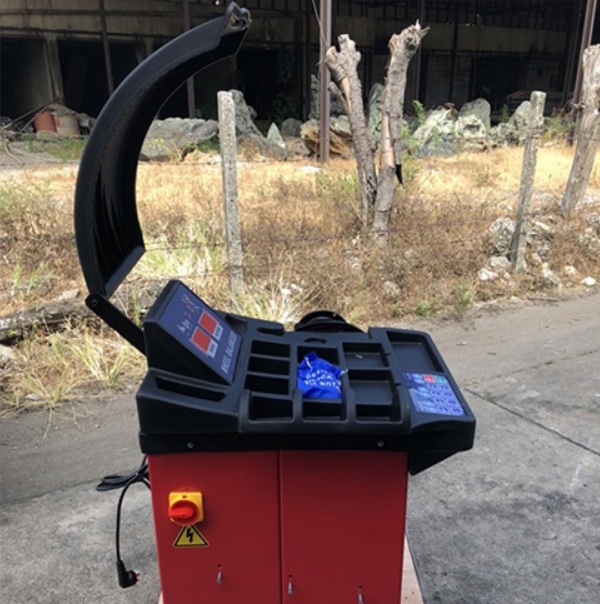 เครื่องถ่วงล้อ รุ่น C711
