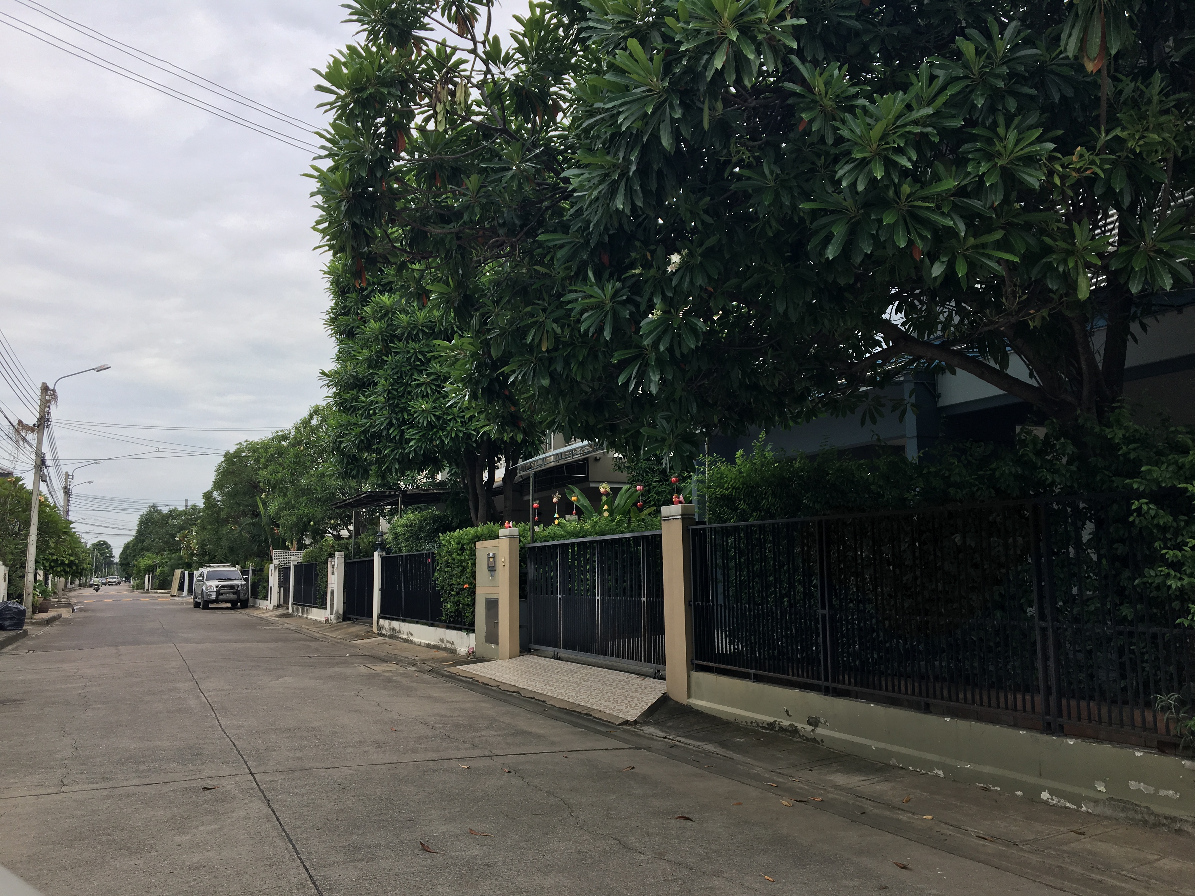 หมู่บ้านพฤกษ์ลดา345 เนื้อที่ 50.2 ตร.ว. 2 ชั้น 3 นอน 2 น้ำ 1 ครัว 1 พักผ่อน สไตล์โมเดิร์น ถนน345 ถนนราชพฤกษ์ ต.บางตะไนย์ อ.ปากเกร็ด จ.นนทบุรี