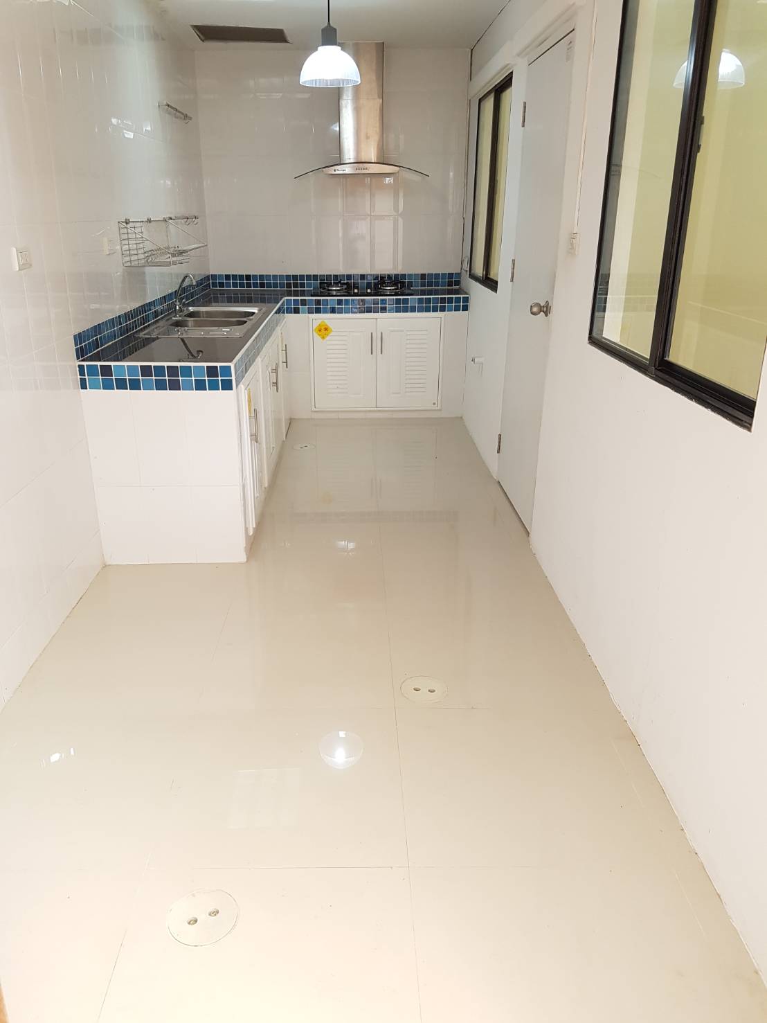 หมู่บ้านพฤกษา54 ห้องริม26.4ตรว. (หน้าบ้านไม่ชนใคร ส่วนตัวมาก) บางใหญ่-เซ็นทรัลเวสท์เกต ถนนกาญจนาภิเษก (ซ.คลองถนน) หน้ากว้าง 6 เมตร สภาพแวดล้อมดีเยี่ยม เดินทางสะดวก 5นาทีถึง รถไฟฟ้าสายสีม่วงสถานี "ตลาดบางใหญ่" และ สถานี"คลองบางไผ่"
