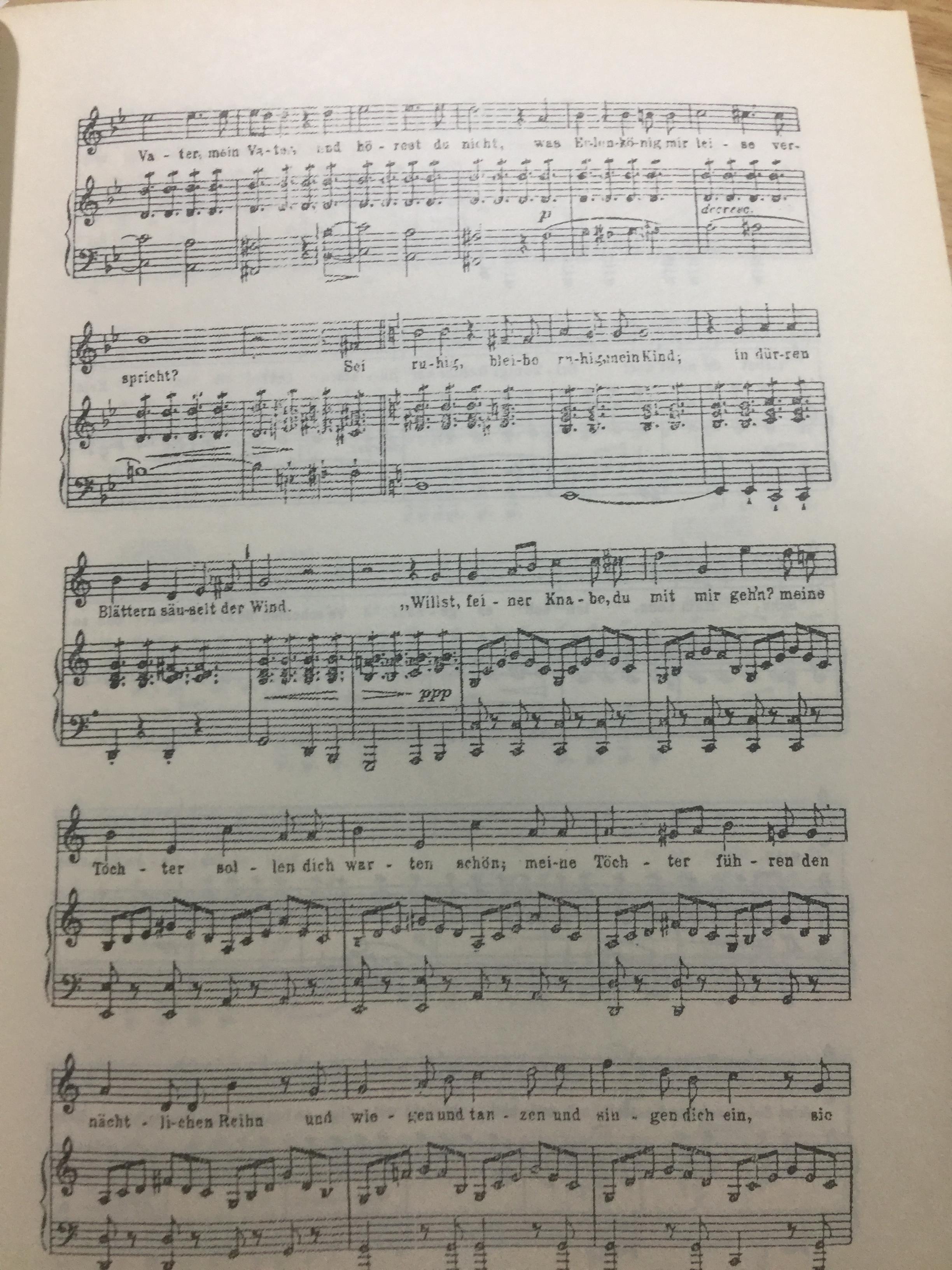 สุนทราภรณ์วิชาการ. บทความจากการสัมมนาสุนทราภรณ์วิชาการ ในวาระครบรอบ 50 ปี คณะดนตรีสุนทราภรณ์ จัดทำโดย คณะอักษรศาสตร์ มหาวิทยาลัยศิลปากร หอสมุดแห่งชาติ กรมศิลปากร และโรงเรียนสุนทราภรณ์การดนตรี 7 กก.