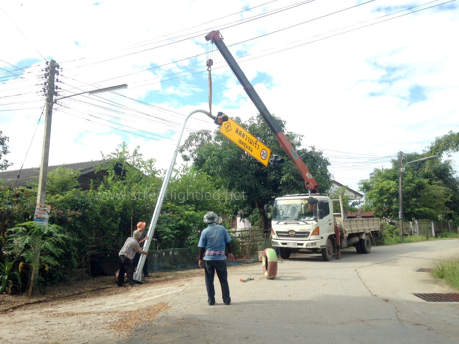 ผลงานติดตั้งเสาไฟถนน และ โคมไฟถนน เดือนก.ย.60 (แม่จัน จ.เชียงราย)