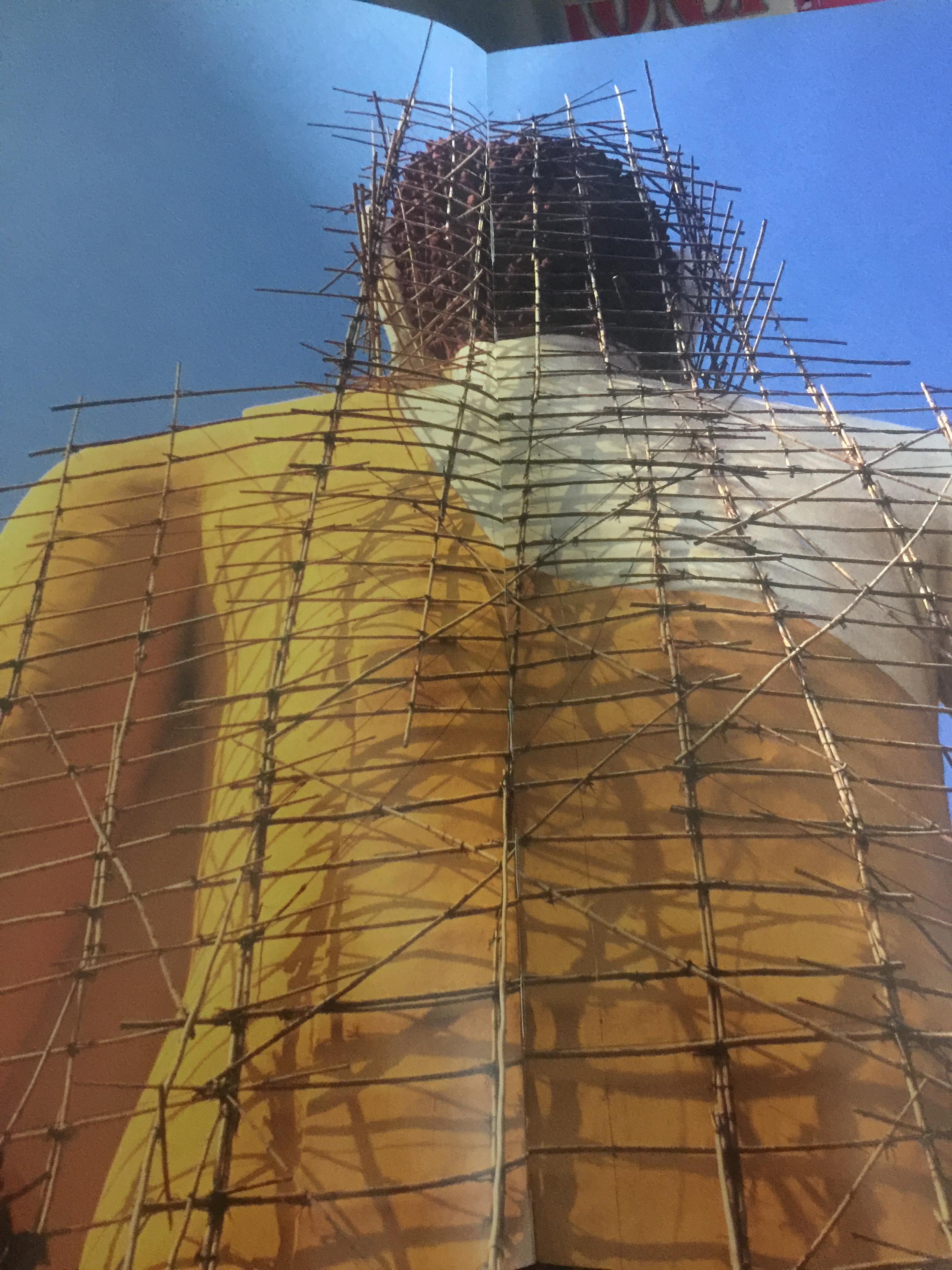 THAILAND A Day in the Life of Thailand. Photographed by more than 50 of the World ‘s best Photojournalists on a single day 750 กรัม