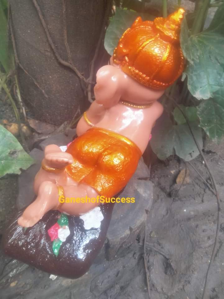 พระพิฆเนศเบบี้ ปางทรงอักษร ศึกษาอ่านตำรา เหมาะสำหรับผู้มีสติปัญญาหรือผู้ที่มีลูกน้องใต้บังคับบัญชา บูชาแล้วดี