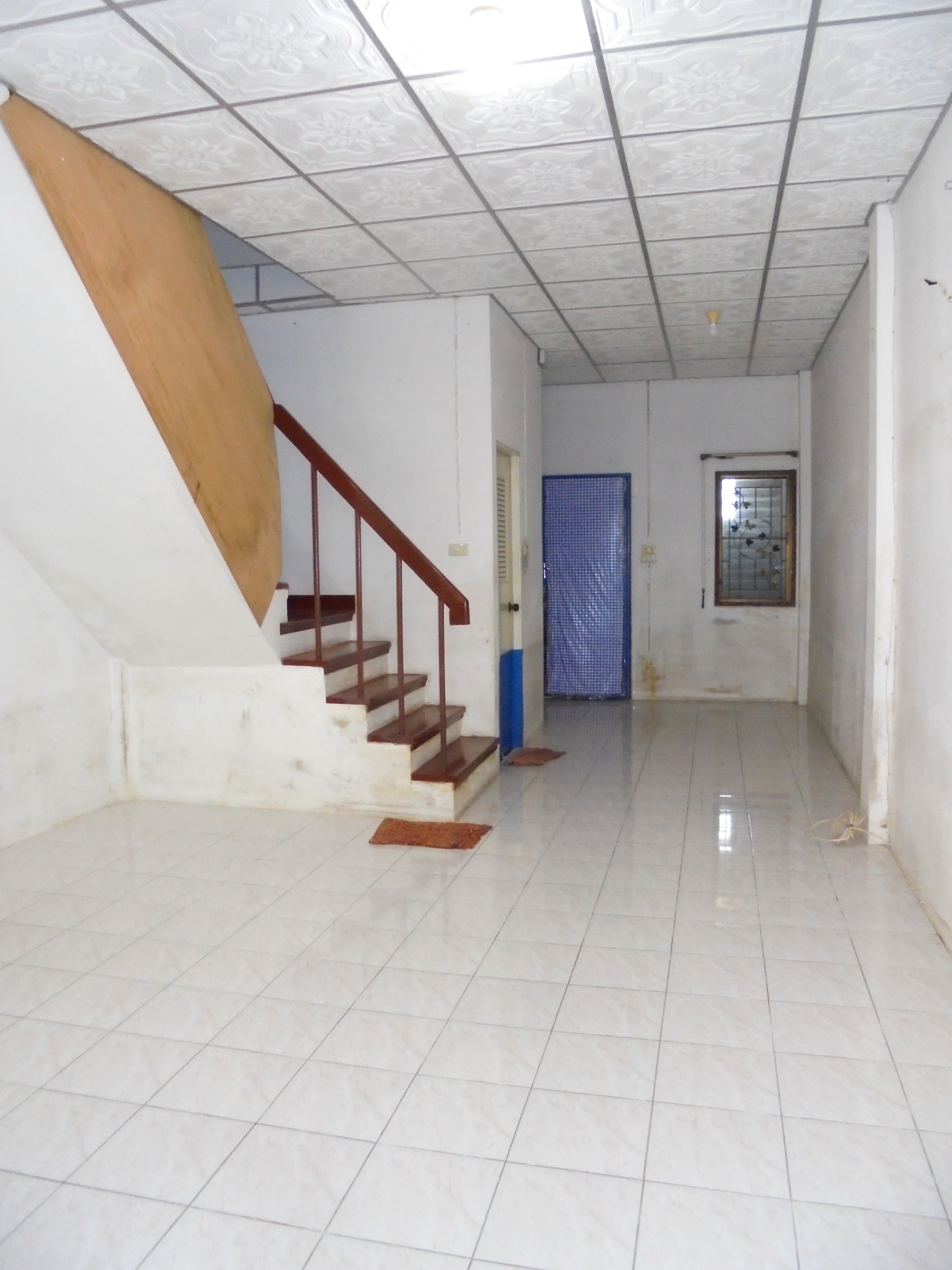 หมู่บ้านบางใหญ่ซิตี้ (ชมผกา) ทาวน์เฮ้าส์ 17ตร.ว. 3 ห้องนอน 2 ห้องน้ำ ถนนกาญจนาภิเษก ตรงข้ามเซนทรัลเวสเกต เดินทางสะดวกติดถนนใหญ่และรถไฟฟ้าสายสีม่วงสถานี ตลาดบางใหญ่