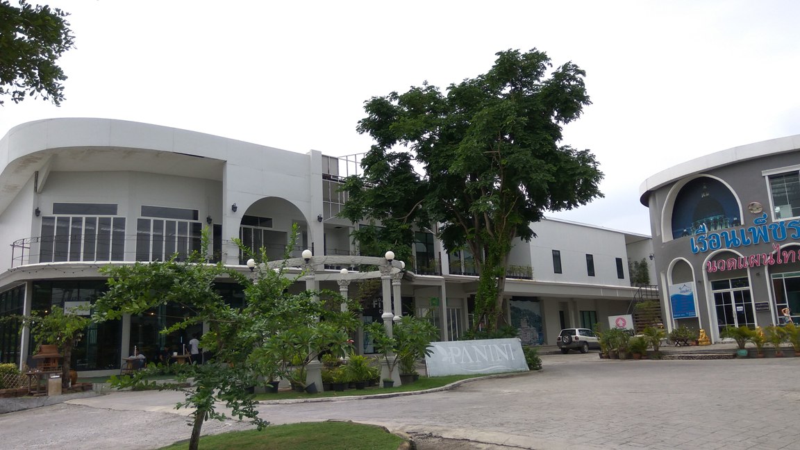 0295 สำนักงานให้เช่า 40-180 ตรม. Panini Plaza ติดถ. ลาดกระบัง ใกล้สนามบินสุวรรณภูมิ