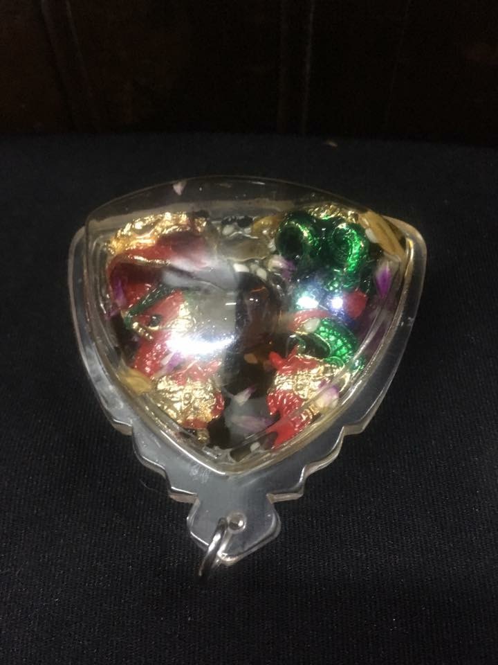 กรอบพญานาคในน้ำมันจันทร์ 2 องค์ ใหญ่