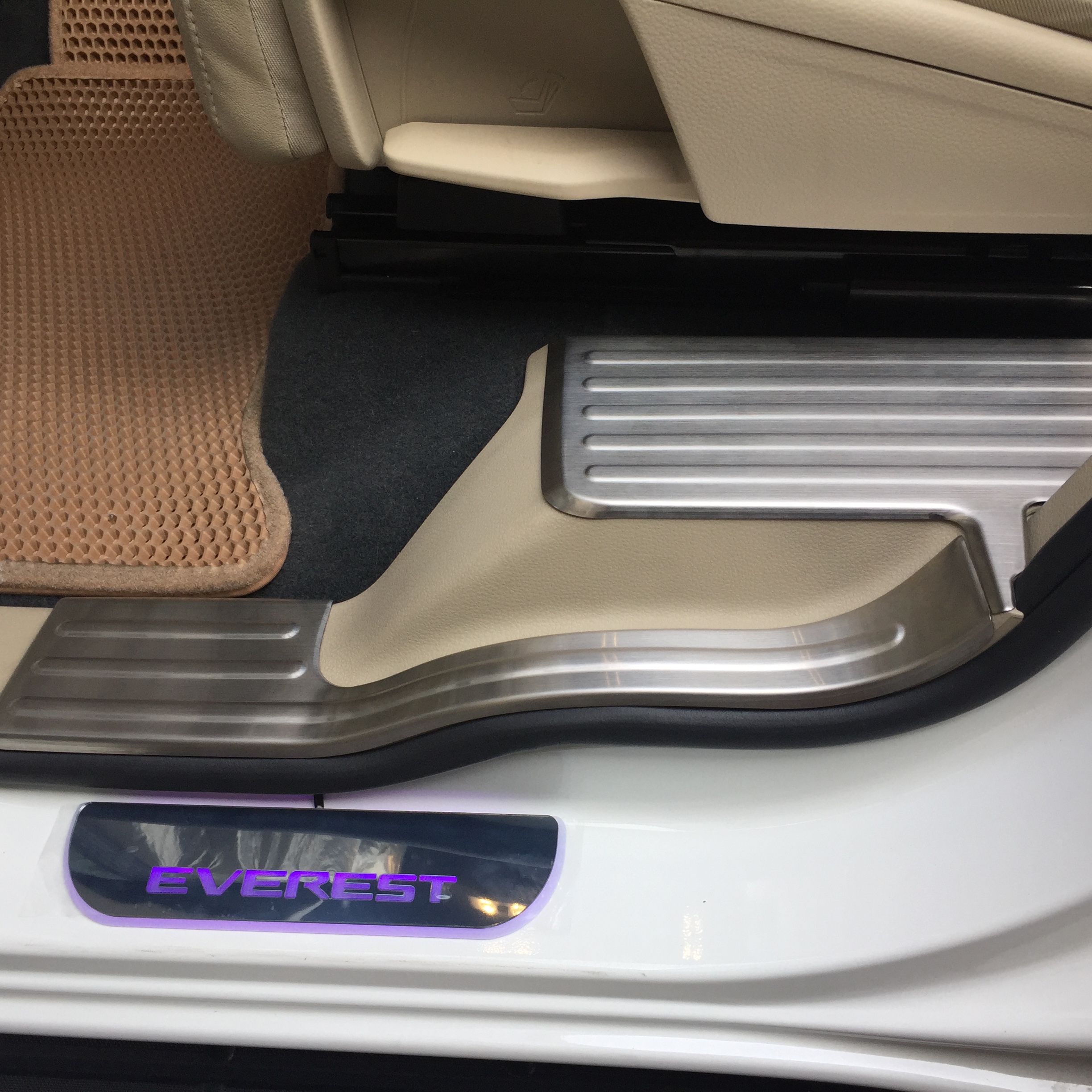 Scuff Plate กันรอยด้านใน 6ชิ้น EVEREST