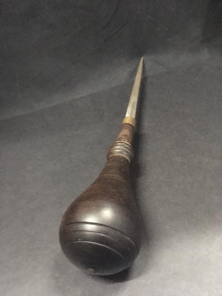 มีดแทงหยวก ผลิตโดยช่างที่มีประสบการณ์กว่า 15 ปี จับถนัด ใบมีดอย่างดี ด้ามไม้ทำจากไม้แท้ไม่จกตา